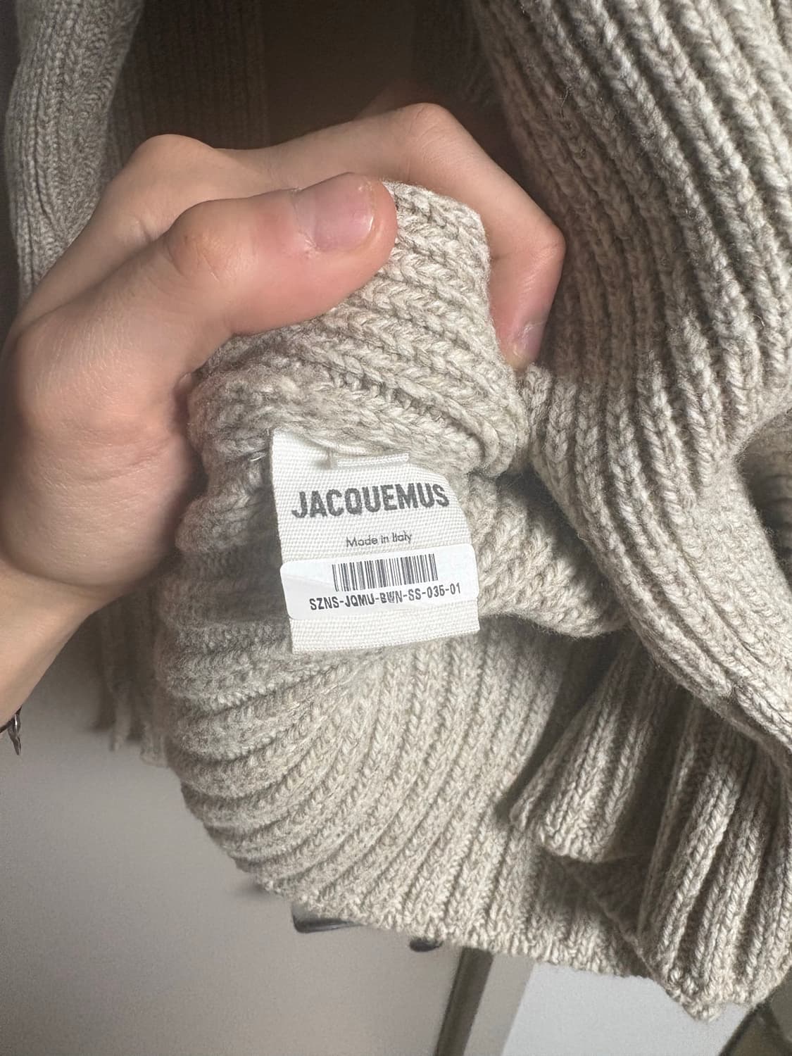 자크뮈스 절개 디테일 니트 상품이미지5