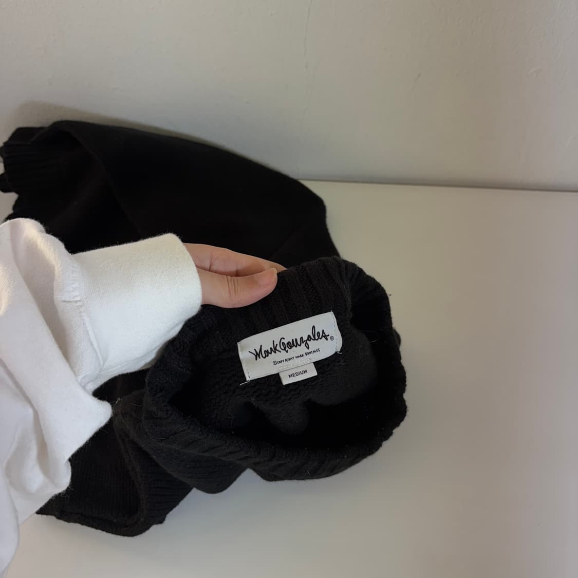 M 마크곤잘레스 블랙 오버핏 라운드니트 상품이미지4