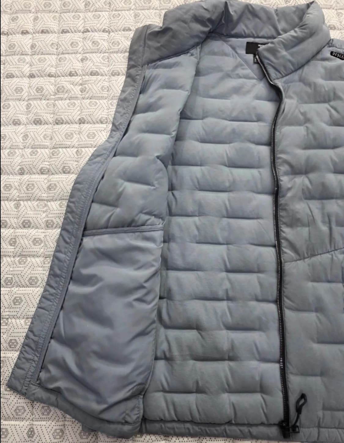 데상트 듀얼리스 남성 경량 패딩 조끼 100 상품이미지3