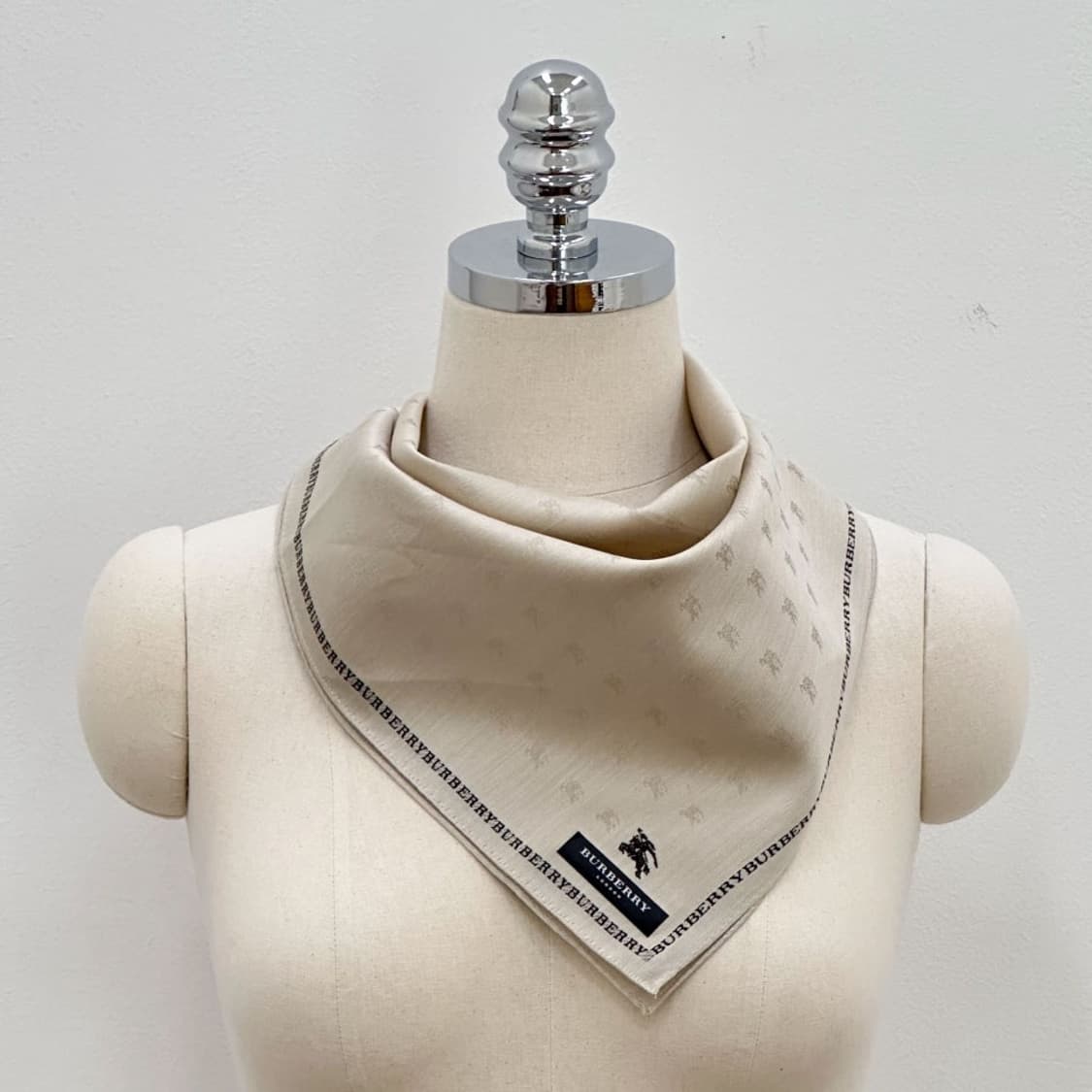 (새상품) burberry/ 버버리 쁘띠스카프 손수건 상품이미지9