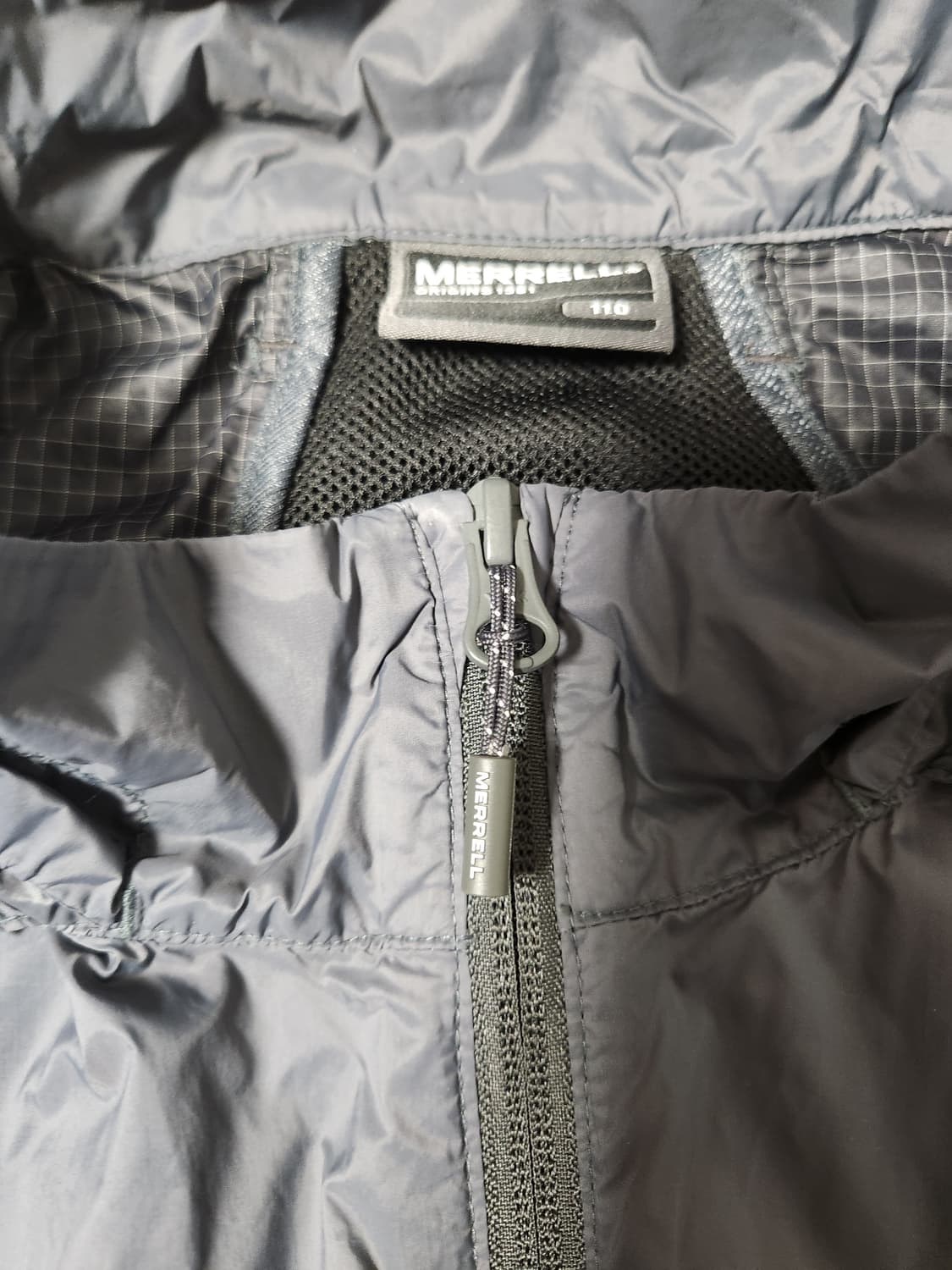 새상품급) 머렐 후드 탈부착 경량 바람막이 자켓 사이즈110

여러 중고 상품이미지5