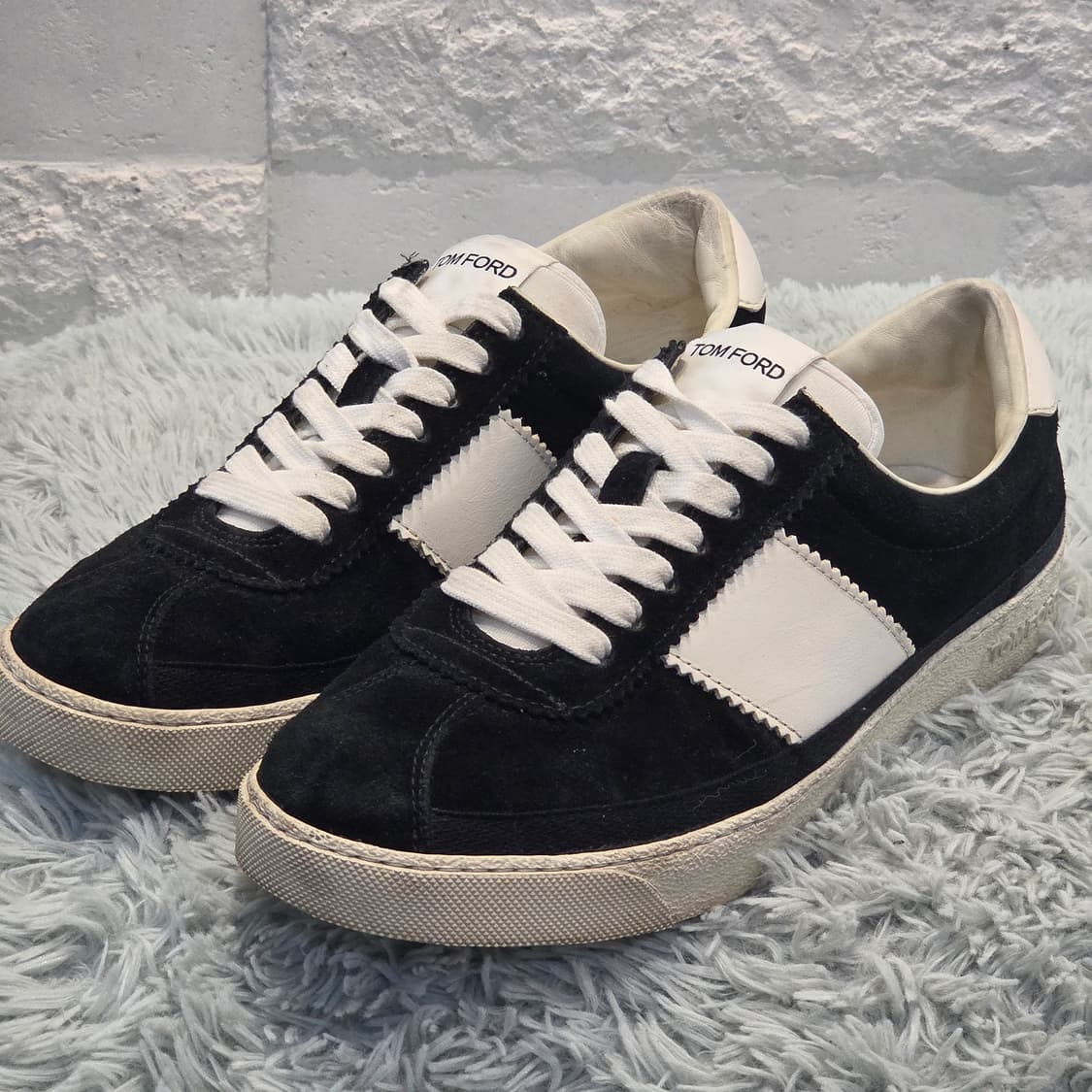 1a-1:톰 포드 블랙 & 화이트 스웨이드 레더 스니커즈(240mm)
 상품이미지1