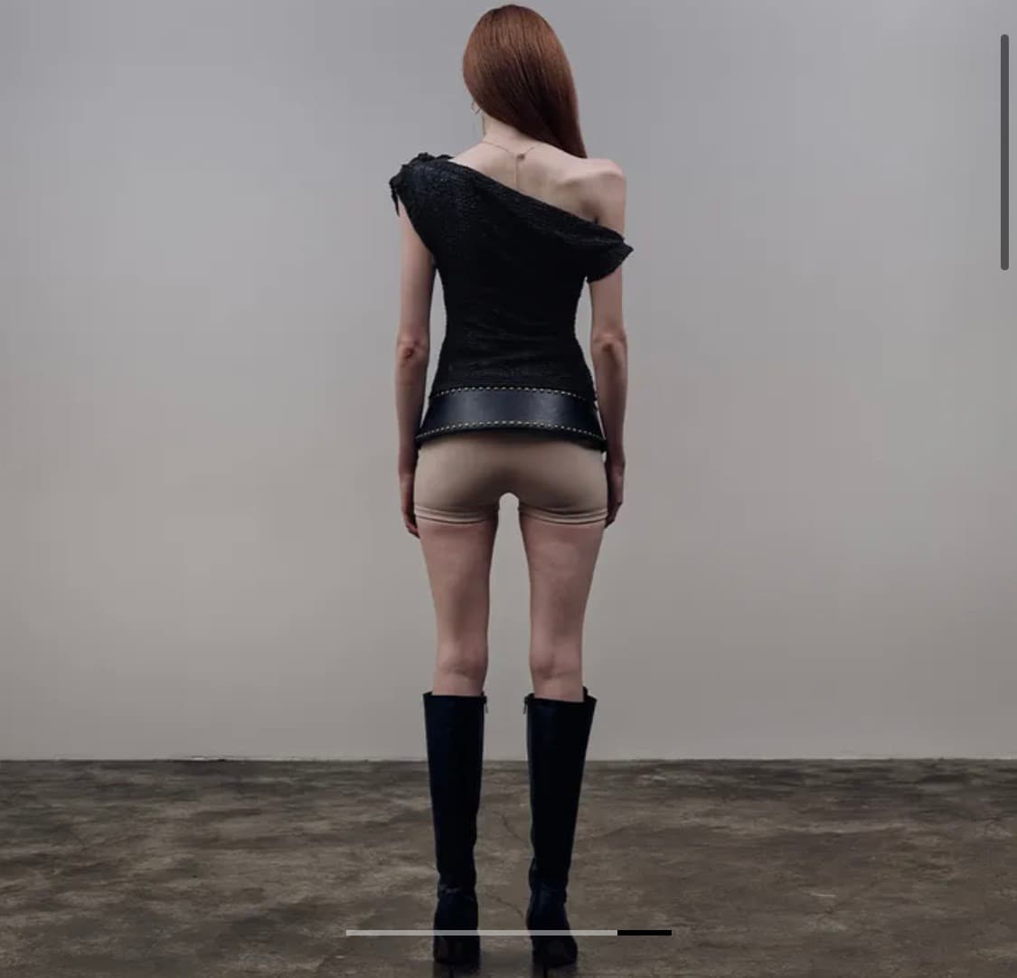 힐다 hillda 쉬어 원숄더 슬리브리스 블랙 상품이미지3