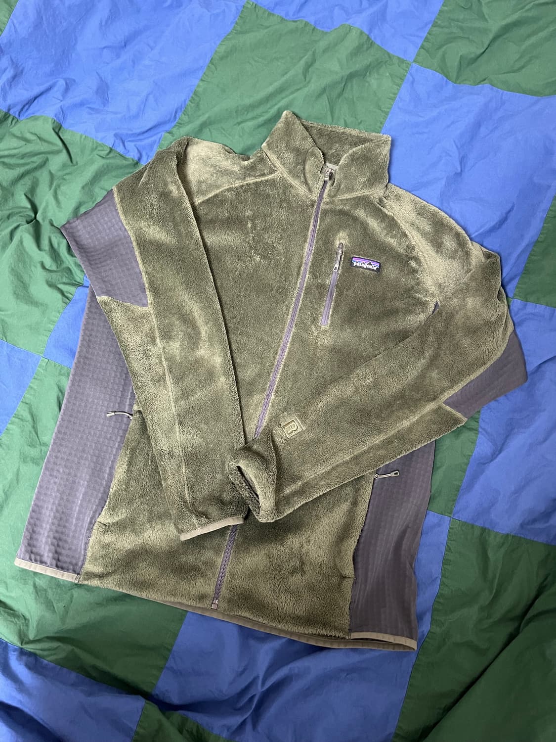 [판매] Patagonia R1 카키컬러 L사이즈 상품이미지1