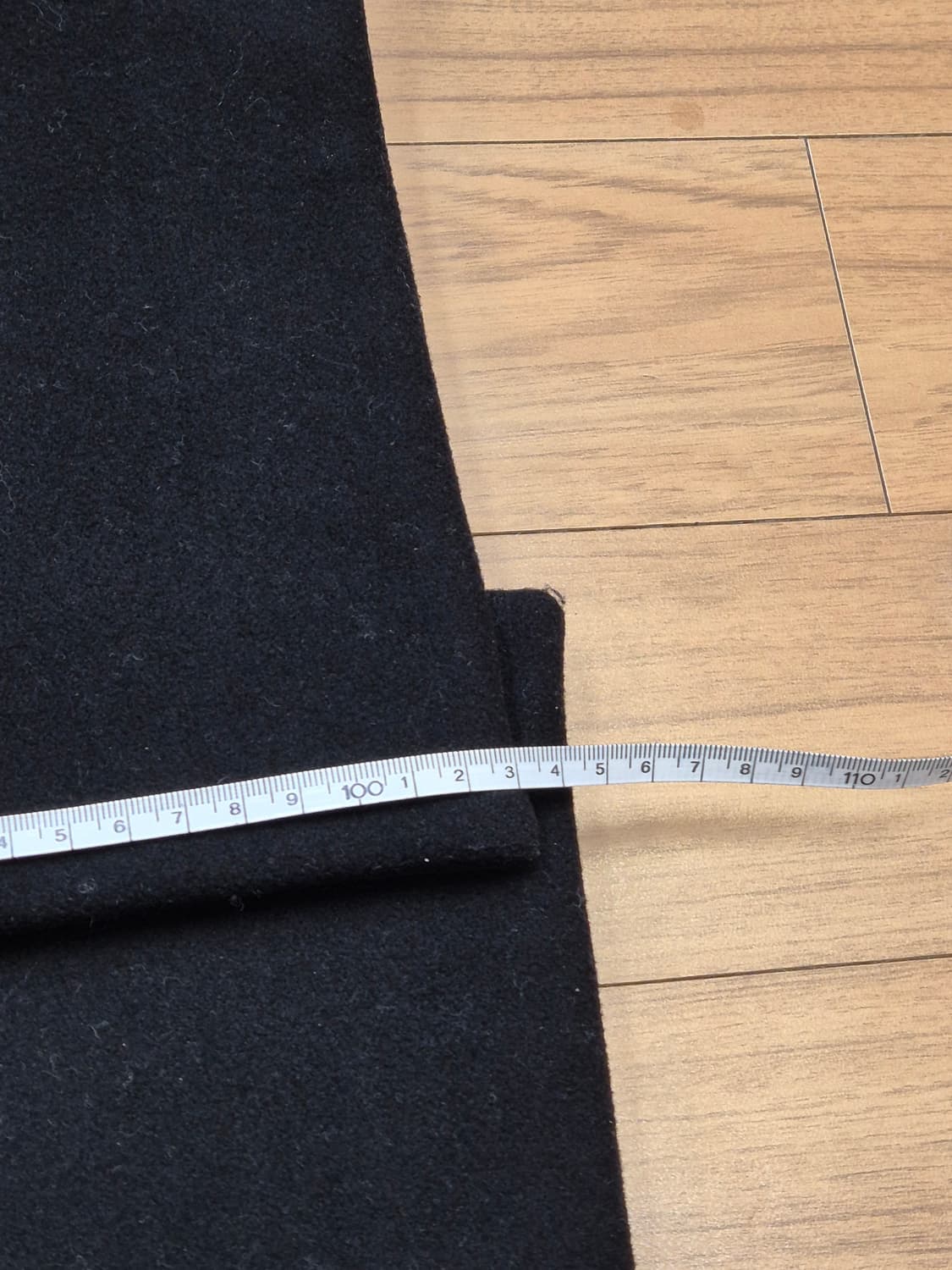 솔리드 옴므 블랙 코트 판매합니다. 무난한 디자인이라서 어디에나 잘 어울 상품이미지4