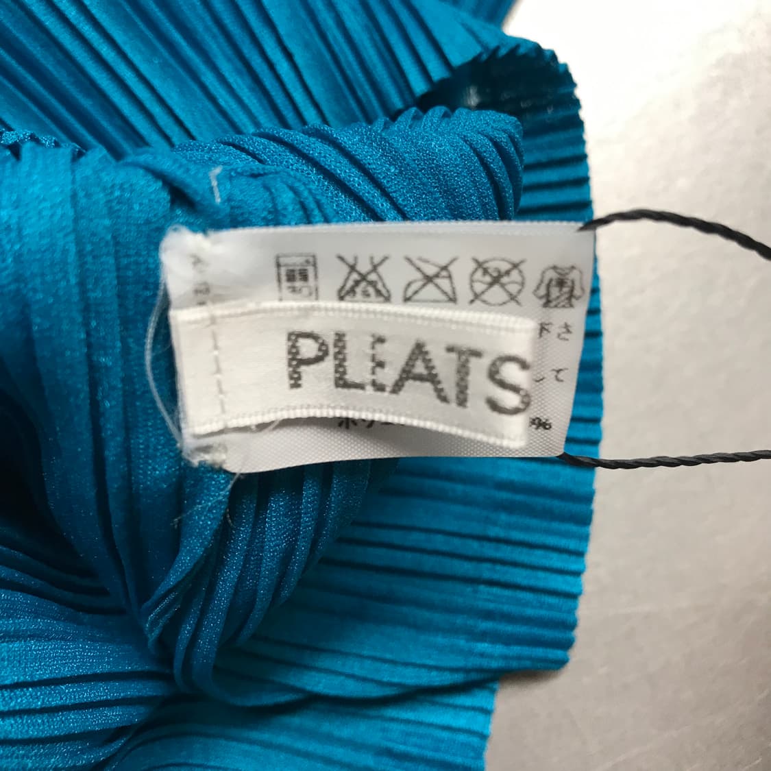 이세이 미야케 플리츠 플리즈 넥워머 코발트블루 상품이미지3