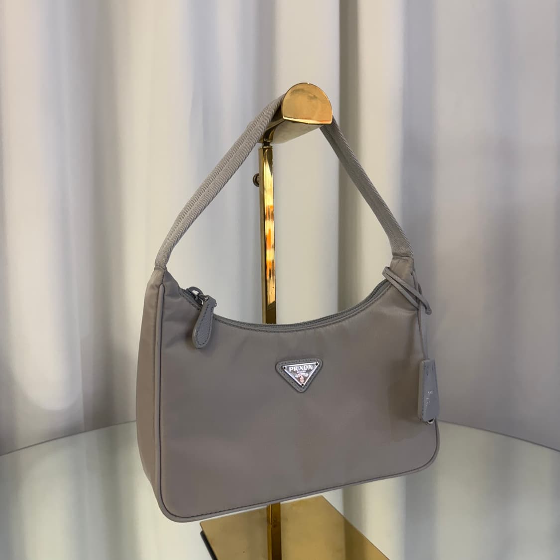 프라다 리나일론 리에디션 2000 호보 숄더백 상품이미지2