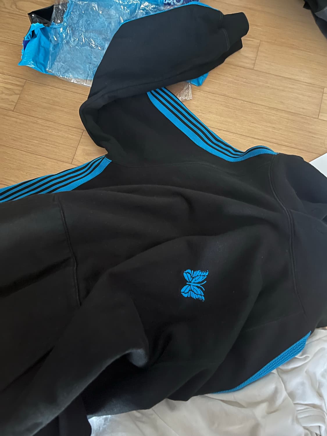 니들스 22ss 후드티 상품이미지3