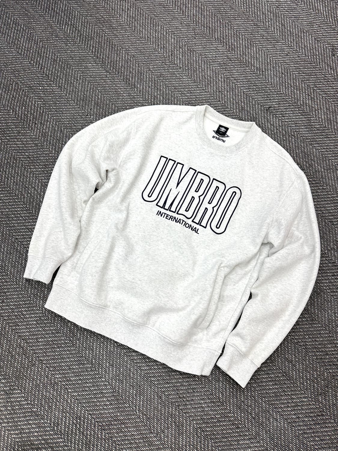 엄브로 맨투맨 상품이미지1