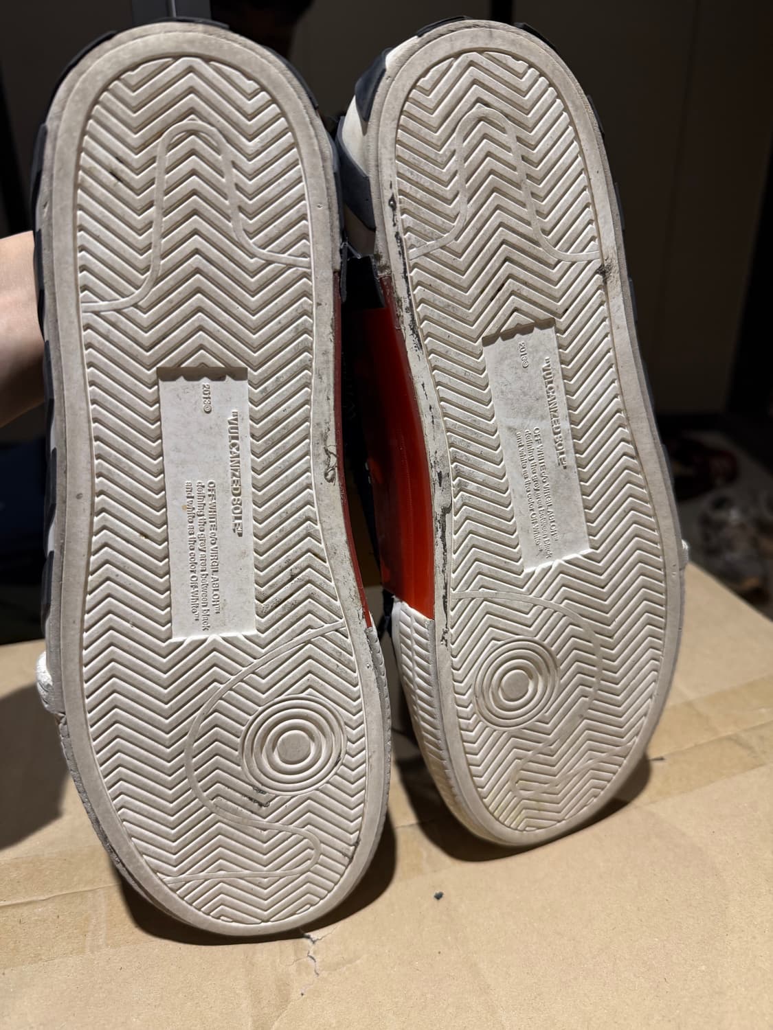 오프화이트 스니커즈 상품이미지2