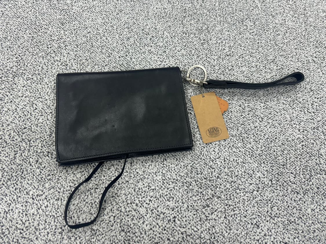 [새상품] AGINGCCC x 236 레더 콘쵸 클러치백 상품이미지2