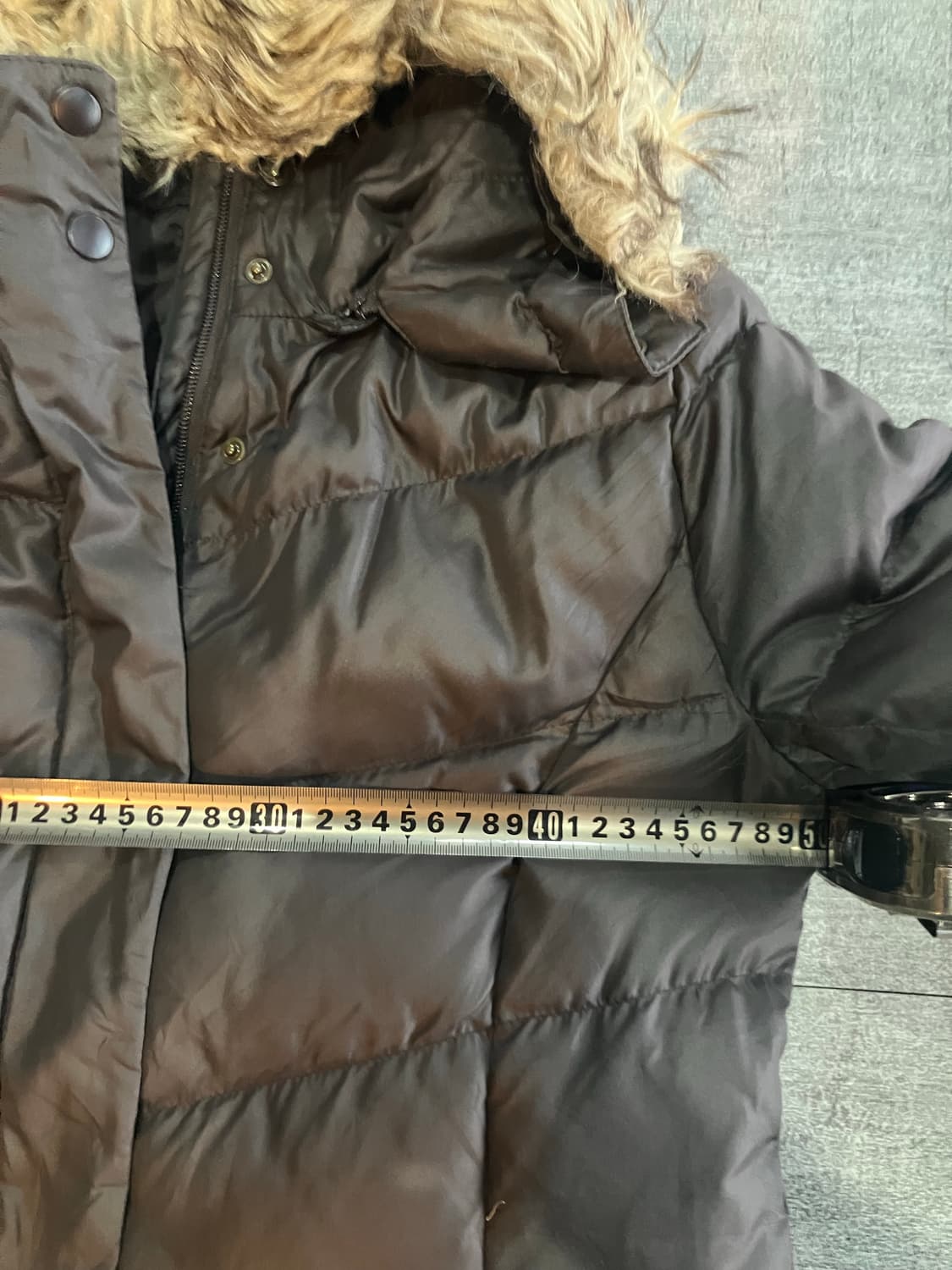 Uniqlo 유니클로 올드스쿨아메카지 대대장 울프죠 롱패딩 초코브라운 상품이미지2