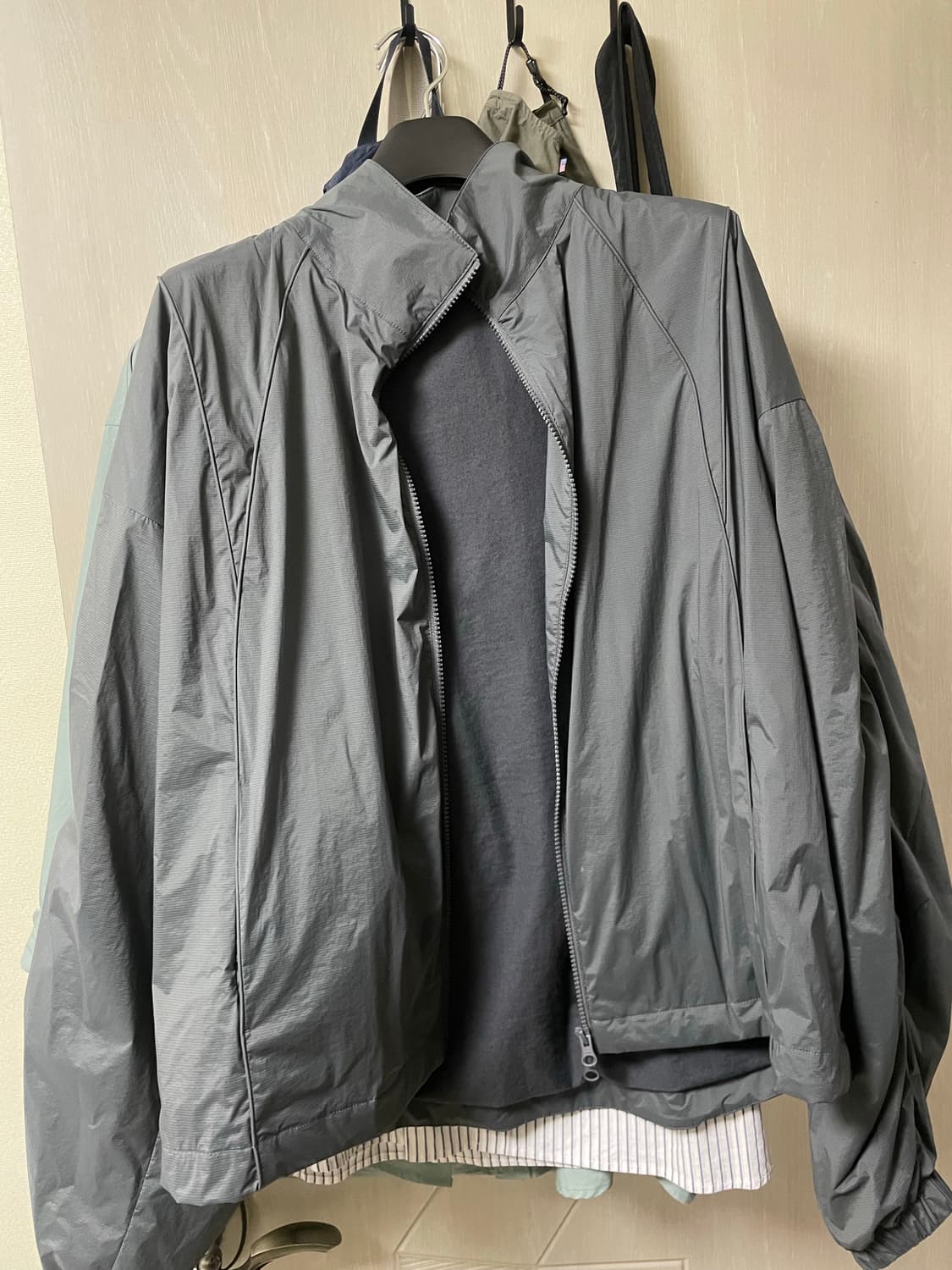 COOR 벌룬핏 파이핑 트랙 점퍼 상품이미지1