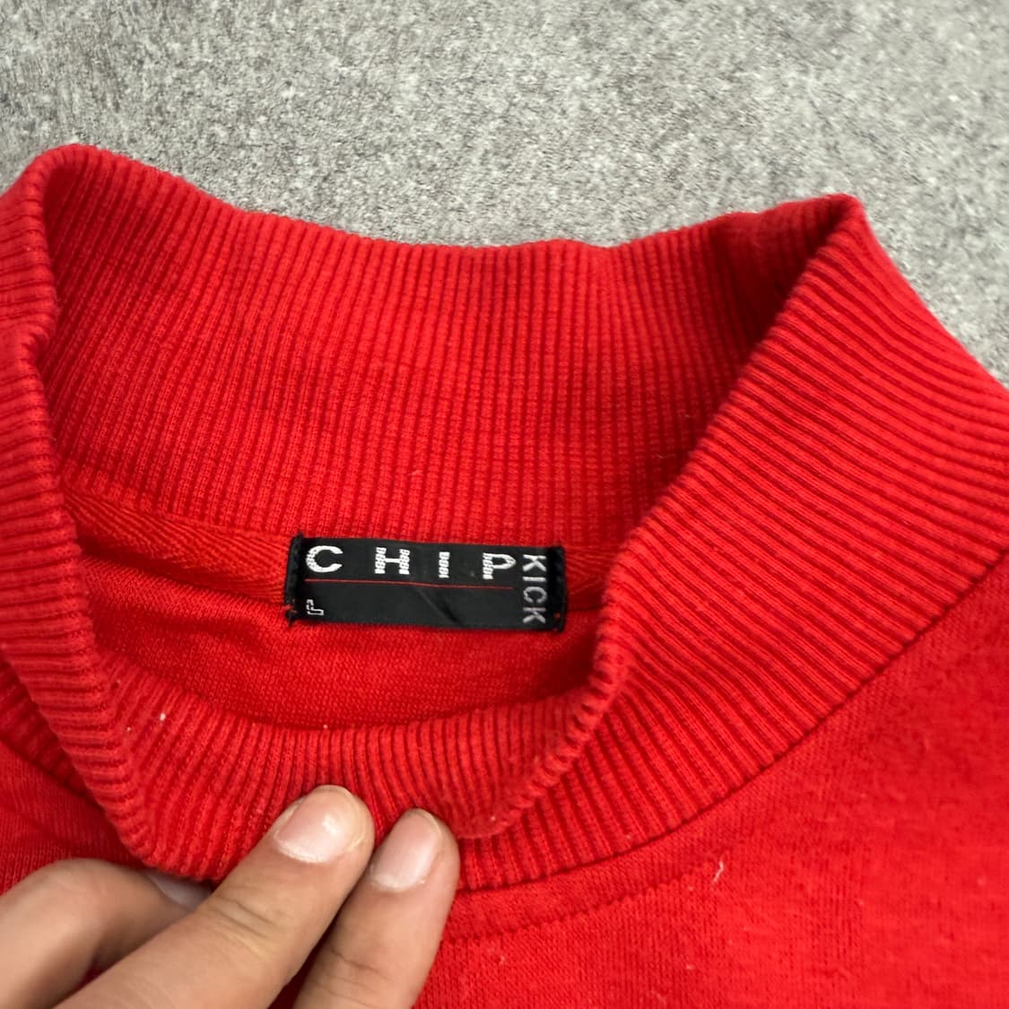 CHIP 반목 레드맨투맨 상품이미지4