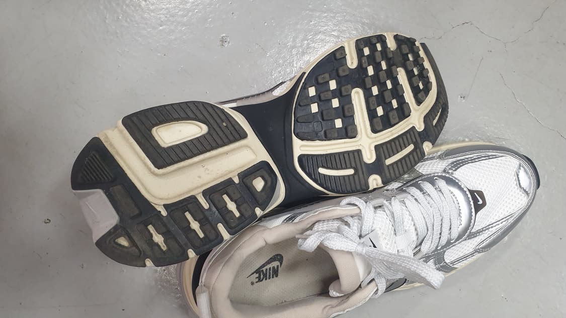 나이키 V2K 런 화이트 메탈릭 실버 275 상품이미지4