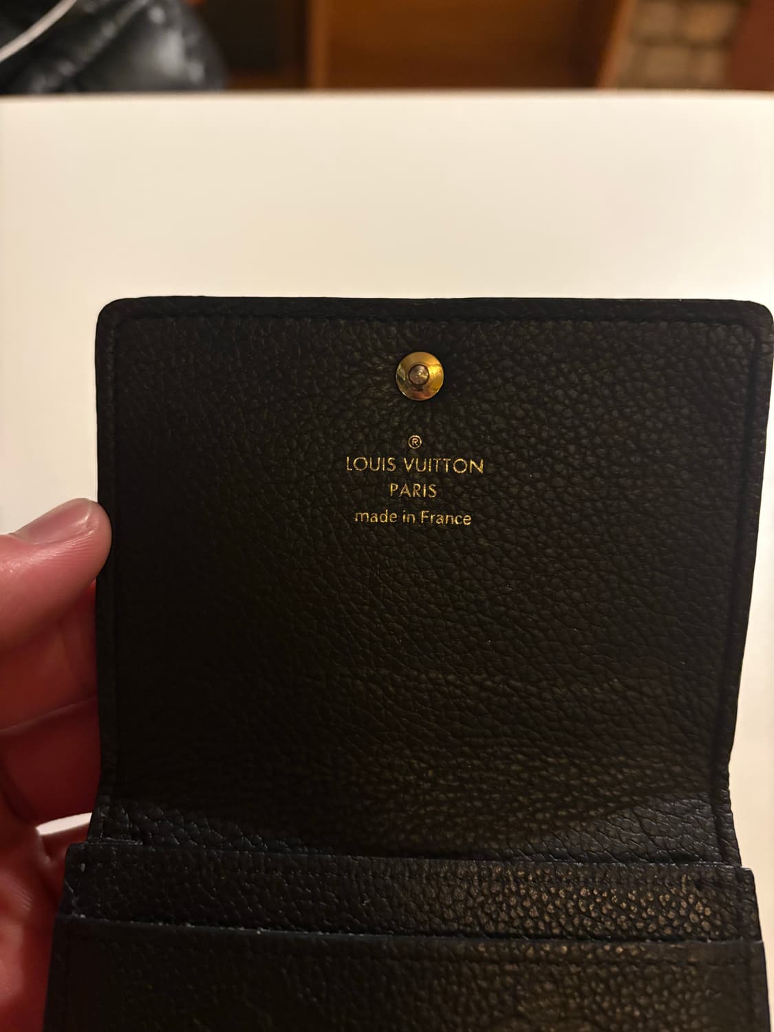 루이비통 카드 홀더 모노그램 엠보스 블랙 상품이미지2