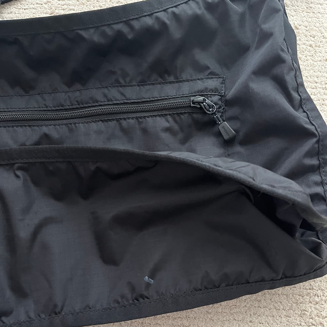 몽벨 라이트 웨이트 숄더 백 미디움 블랙 상품이미지3