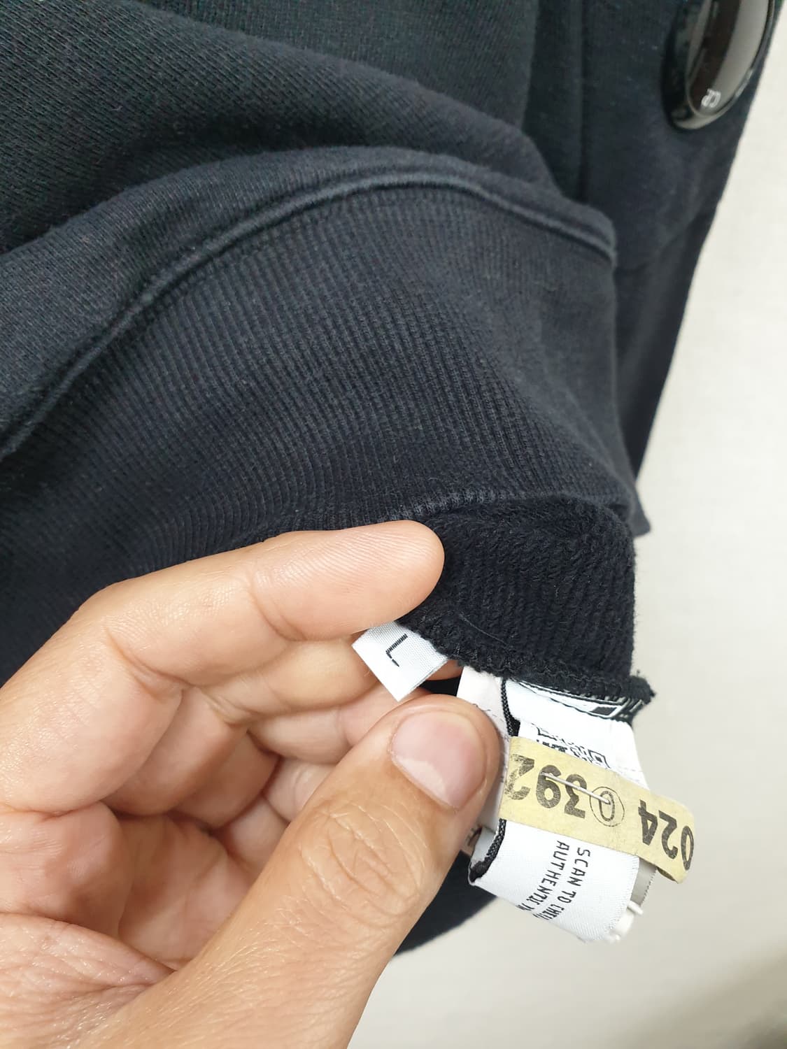 [L/100/정품] cp컴퍼니 렌즈와펜 맨투맨 상품이미지5