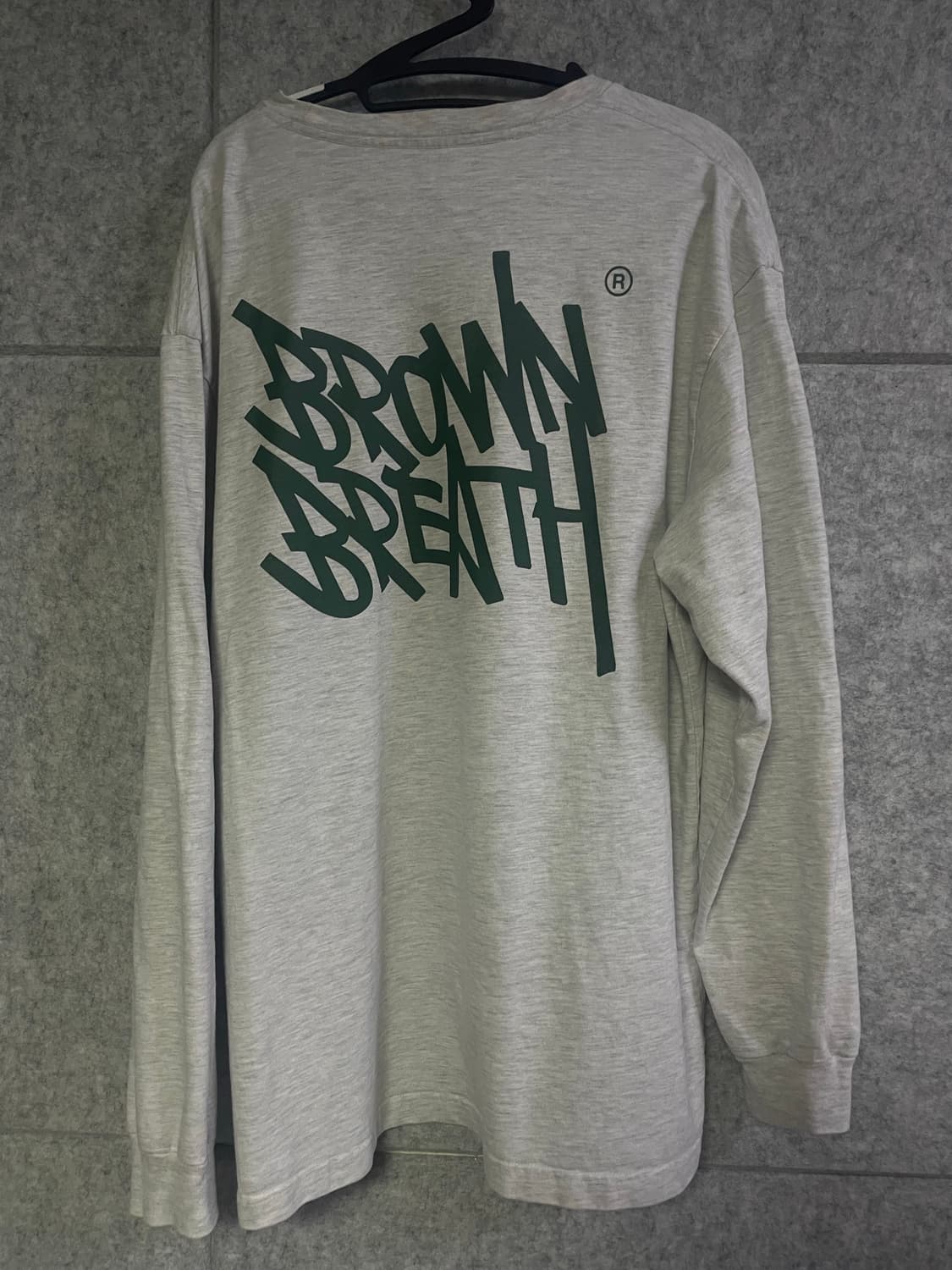 브라운 브레스 그레이 맨투맨 티셔츠 상품이미지2