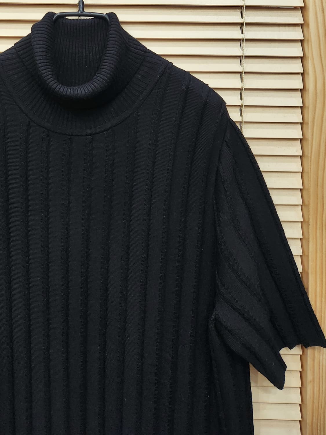 COS 코스 블랙 골지터틀넥 플리츠 니트원피스 상품이미지2