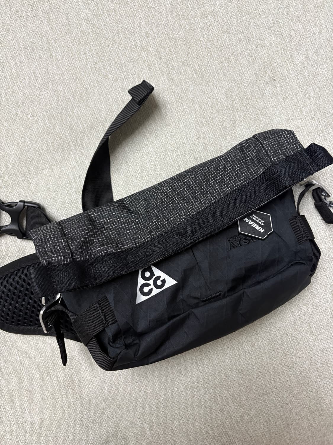 나이키 ACG 페니백 블랙 메탈릭 실버 상품이미지2