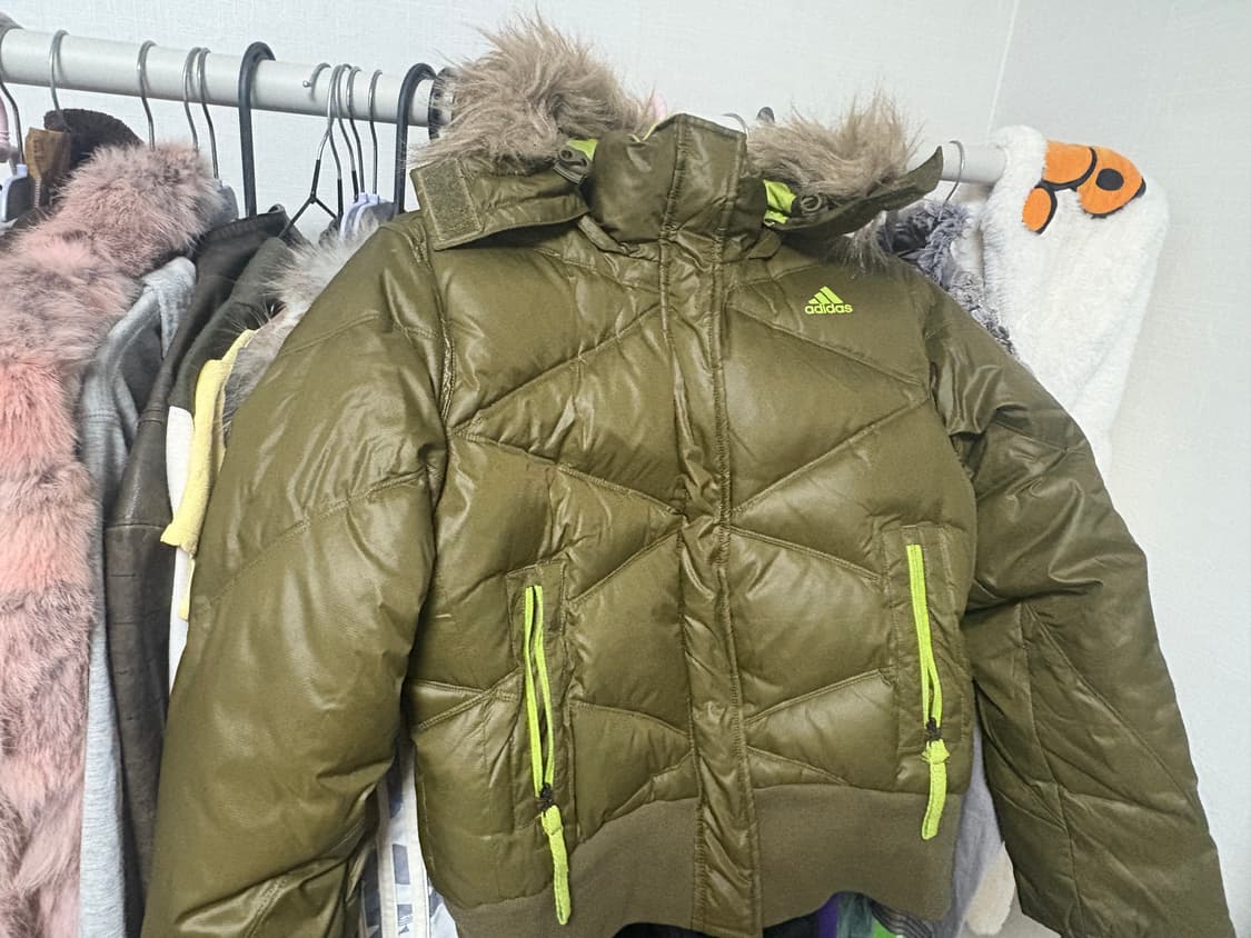 아디다스 카키 퍼 숏패딩 상품이미지2