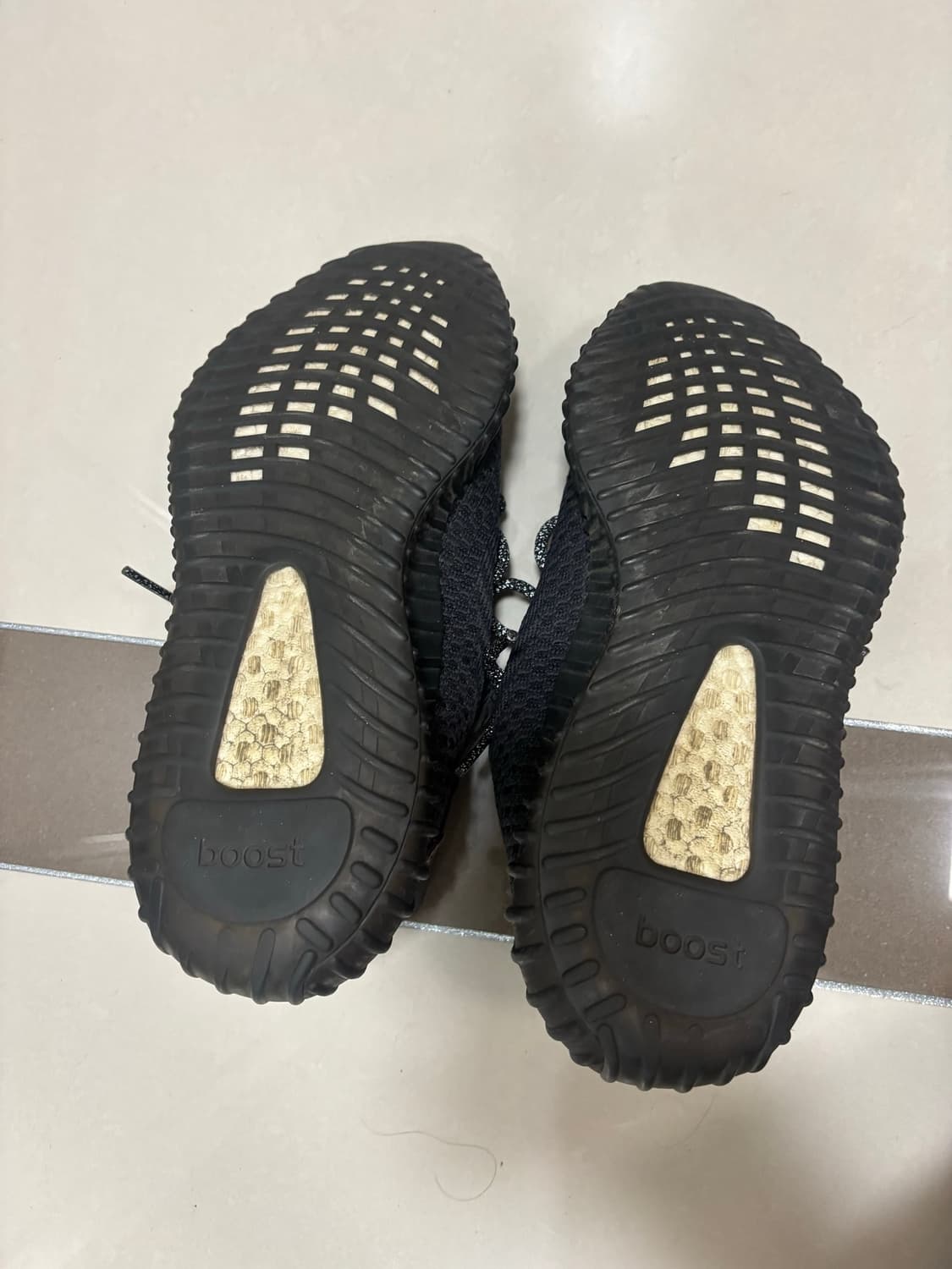 아디다스 이지부스트 350 V2 블랙 상품이미지6