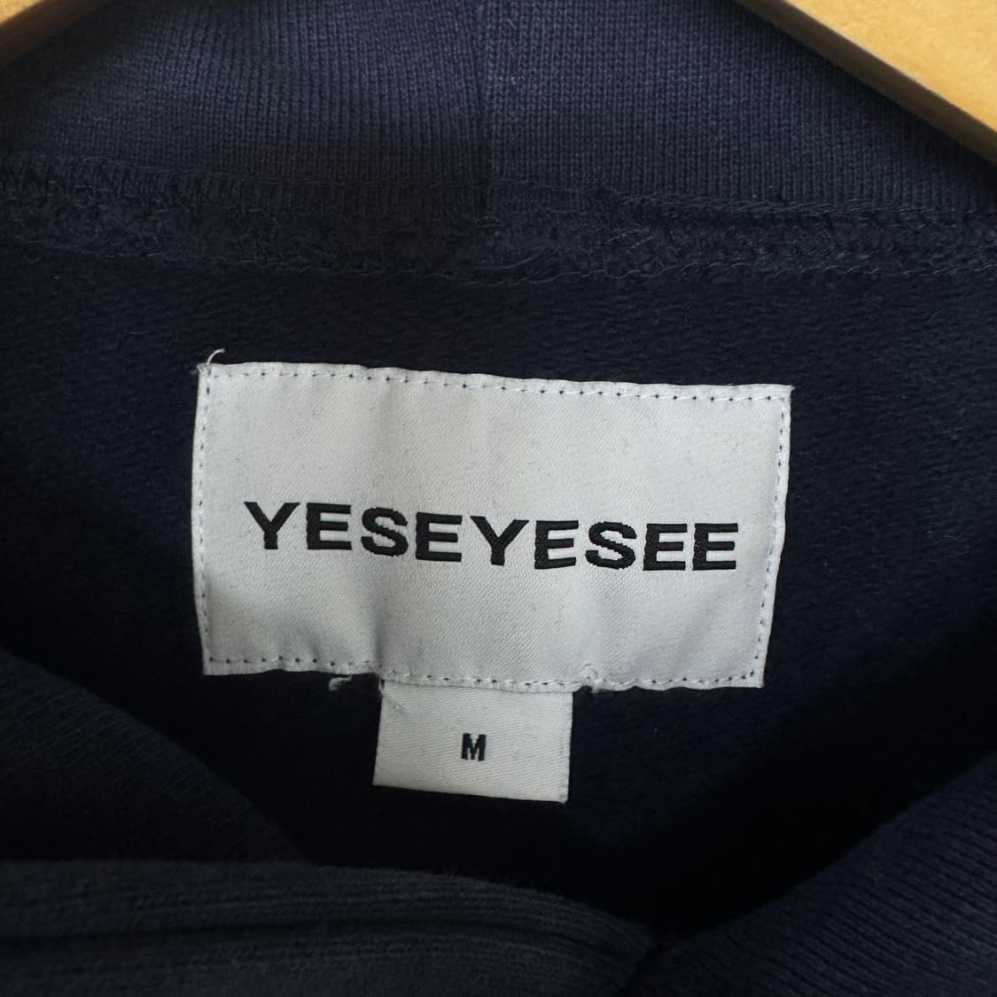 예스아이씨 자수로고 후드티 상품이미지3