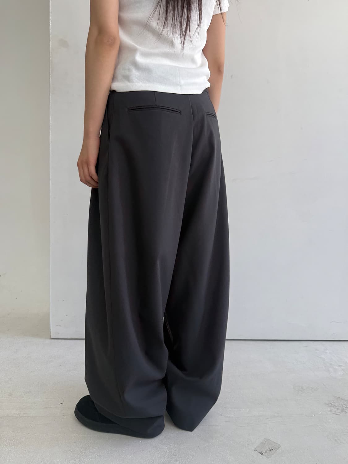 택포) 베르크서울 WIDE PINTUCK SLACKS 상품이미지2