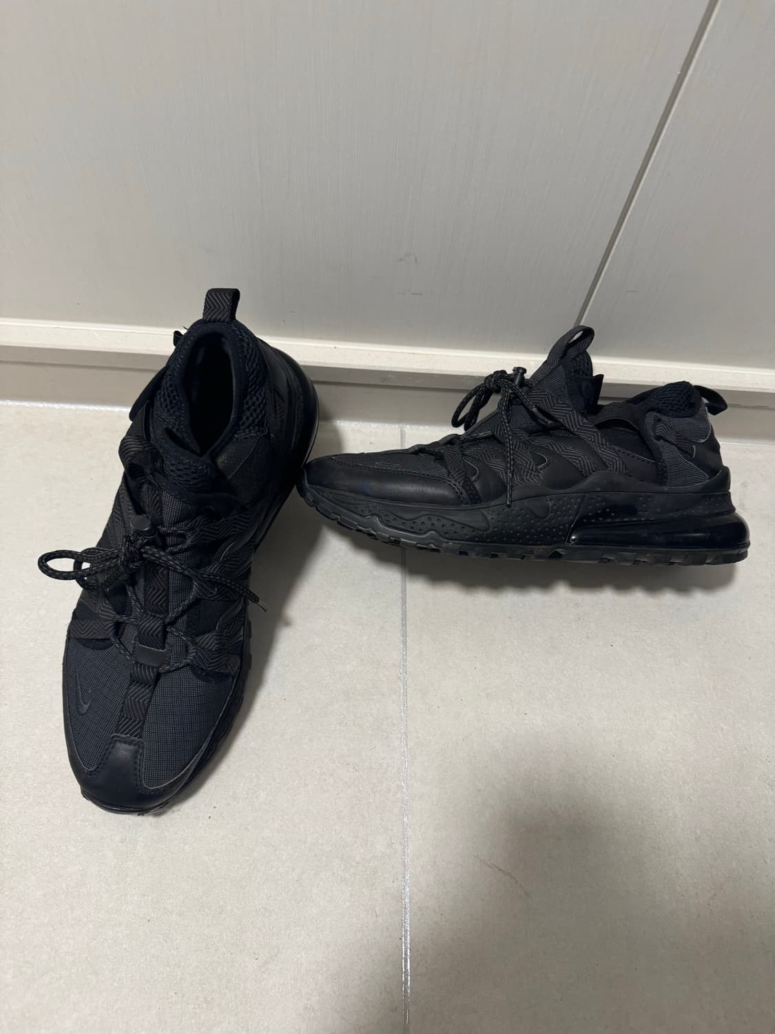 나이키 에어맥스 보우핀 트리플 블랙 판매합니다.  상품이미지3