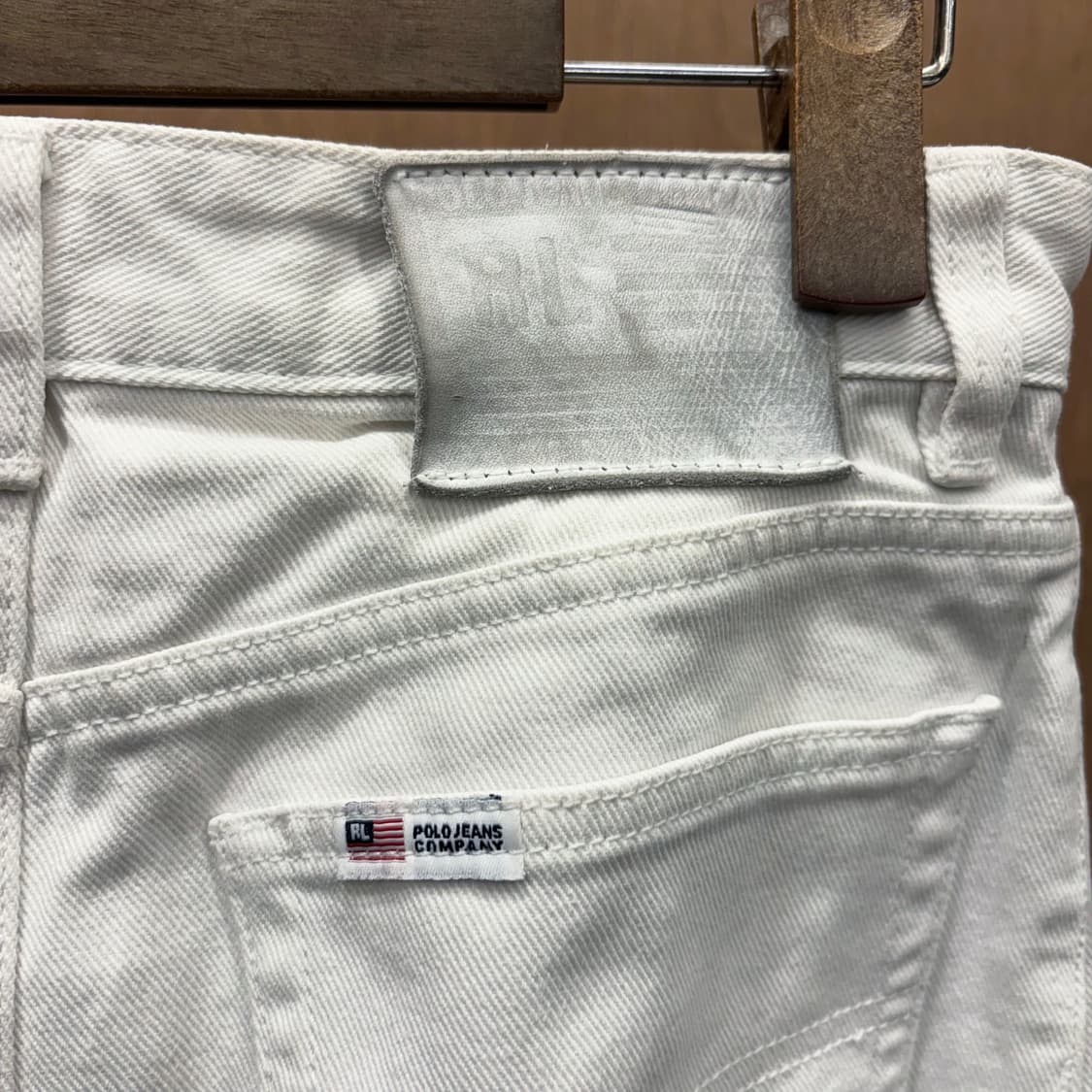 폴로 진스 데님 미니 스커트 밑단 컷오프 포켓 로고 탭 디테일 화이트 상품이미지6