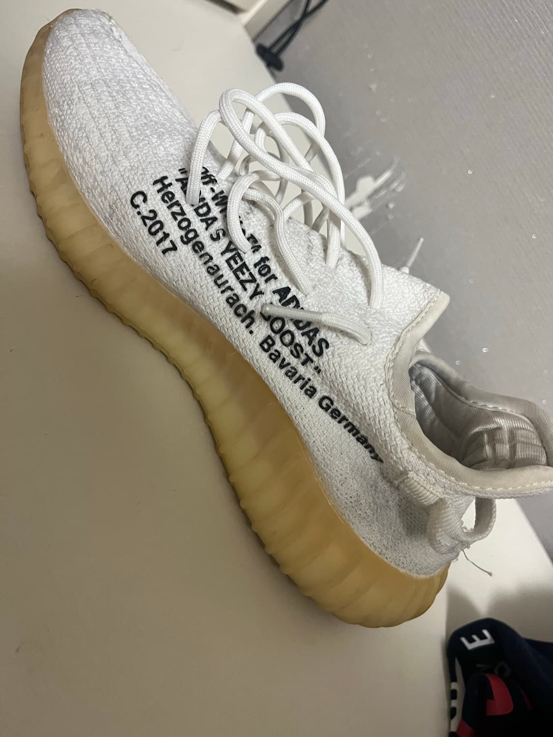 아디다스&오프화이트 이지부스트 상품이미지2