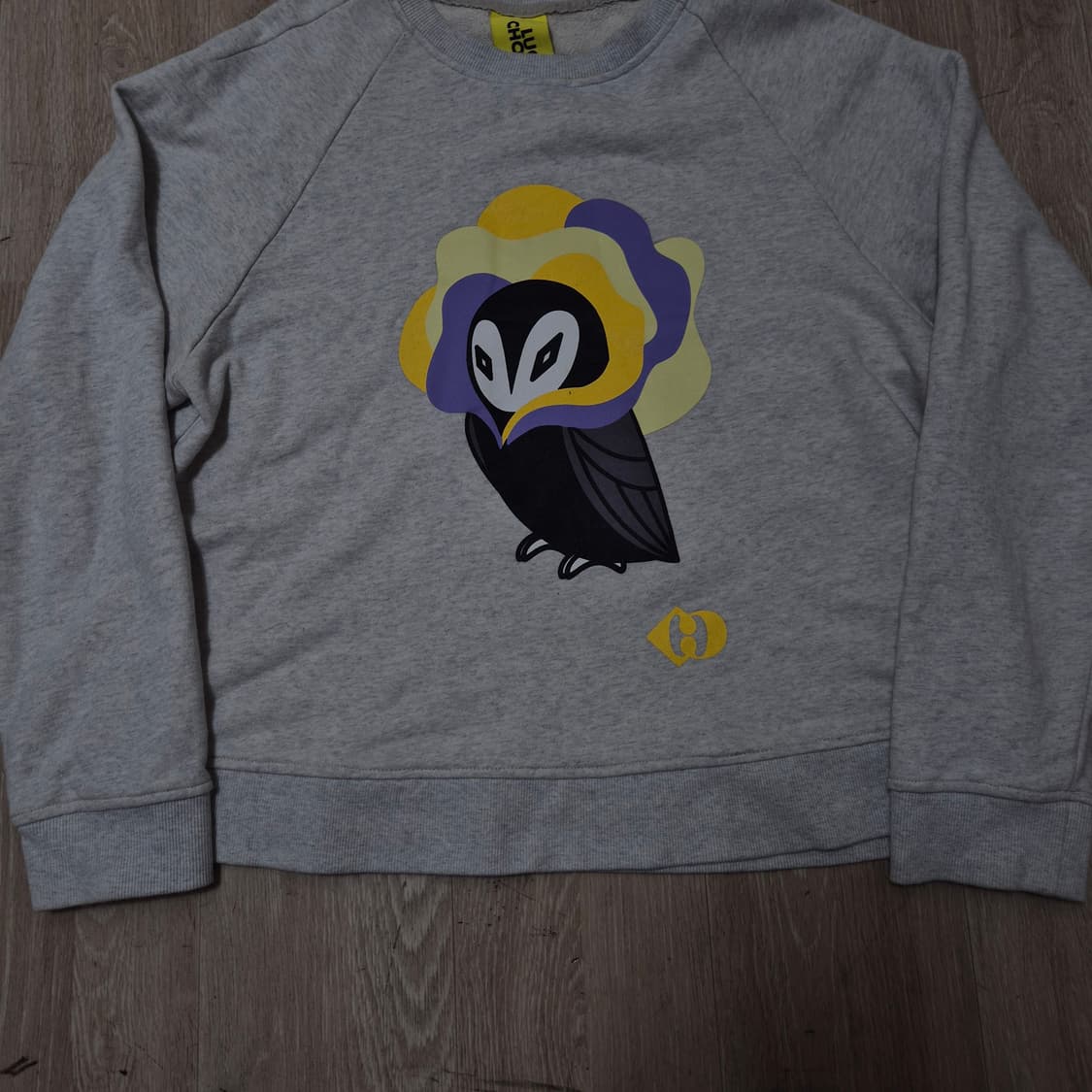 럭키슈에뜨 여성 슈에뜨 빅로고 프린팅 맨투맨 M(95) 상품이미지3