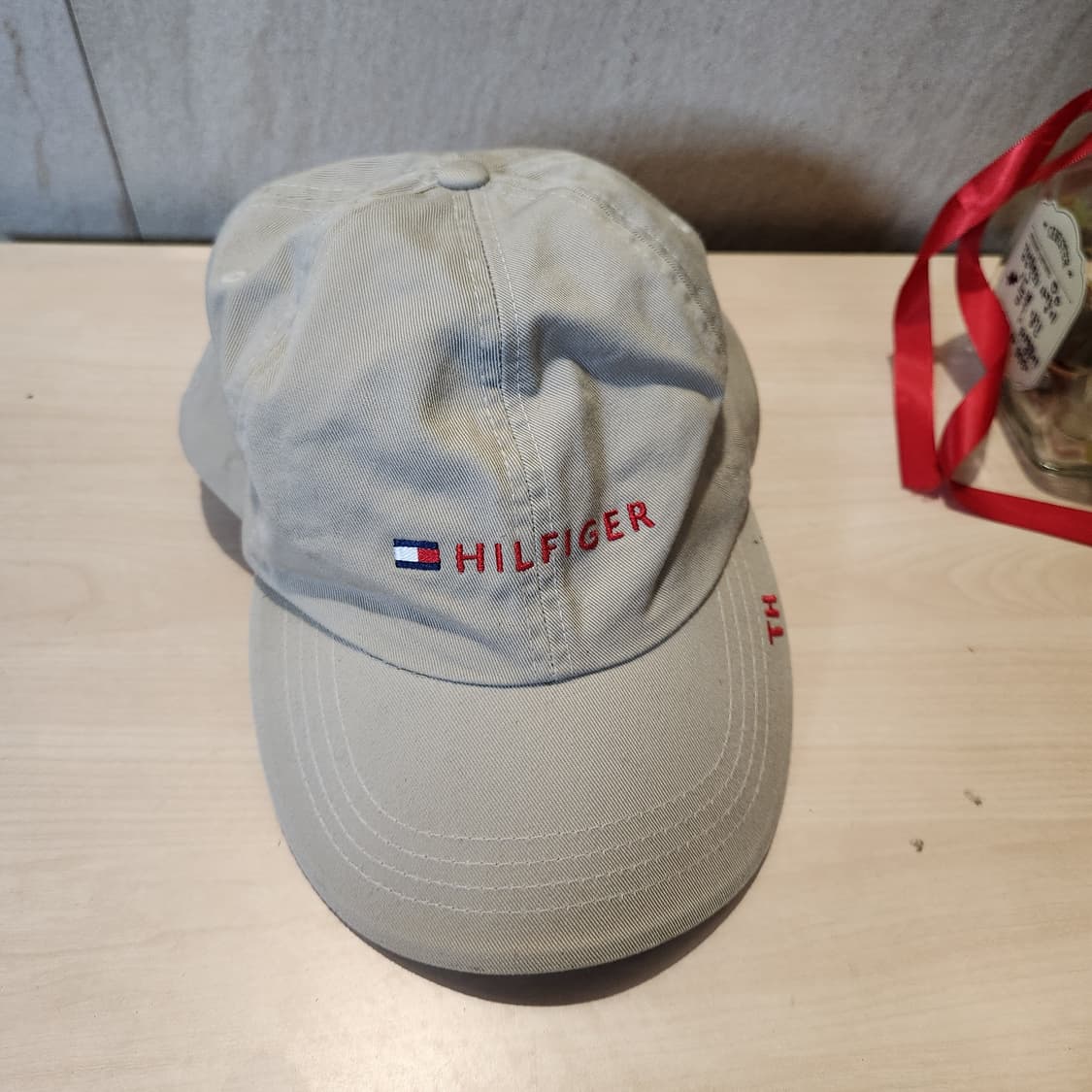 TOMMY HILFIGER 베이지 볼캡 | 레더 스트랩 클래식 캡 상품이미지1