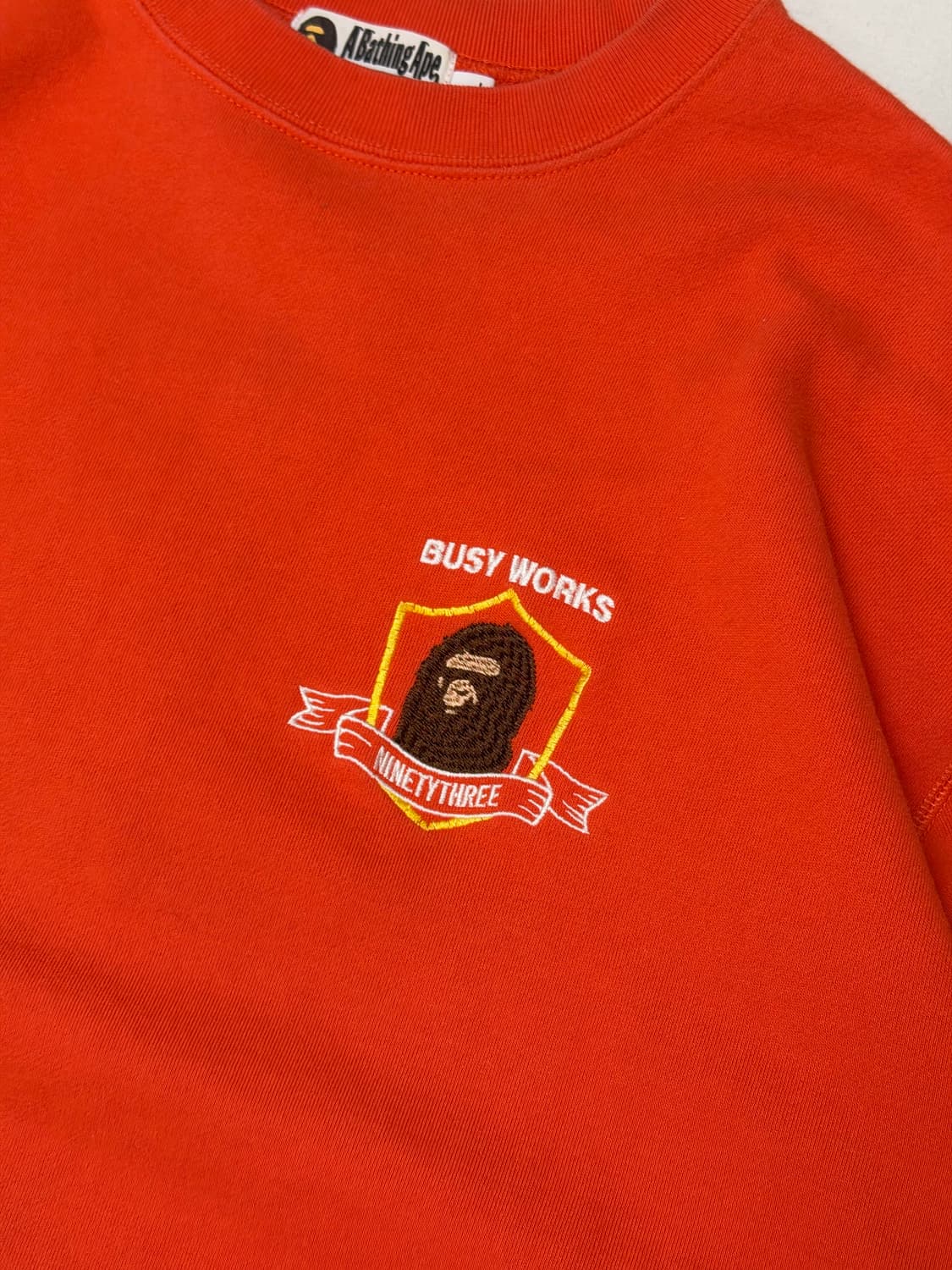 국내유일) 베이프 busy works 자수 맨투맨 오렌지 상품이미지5