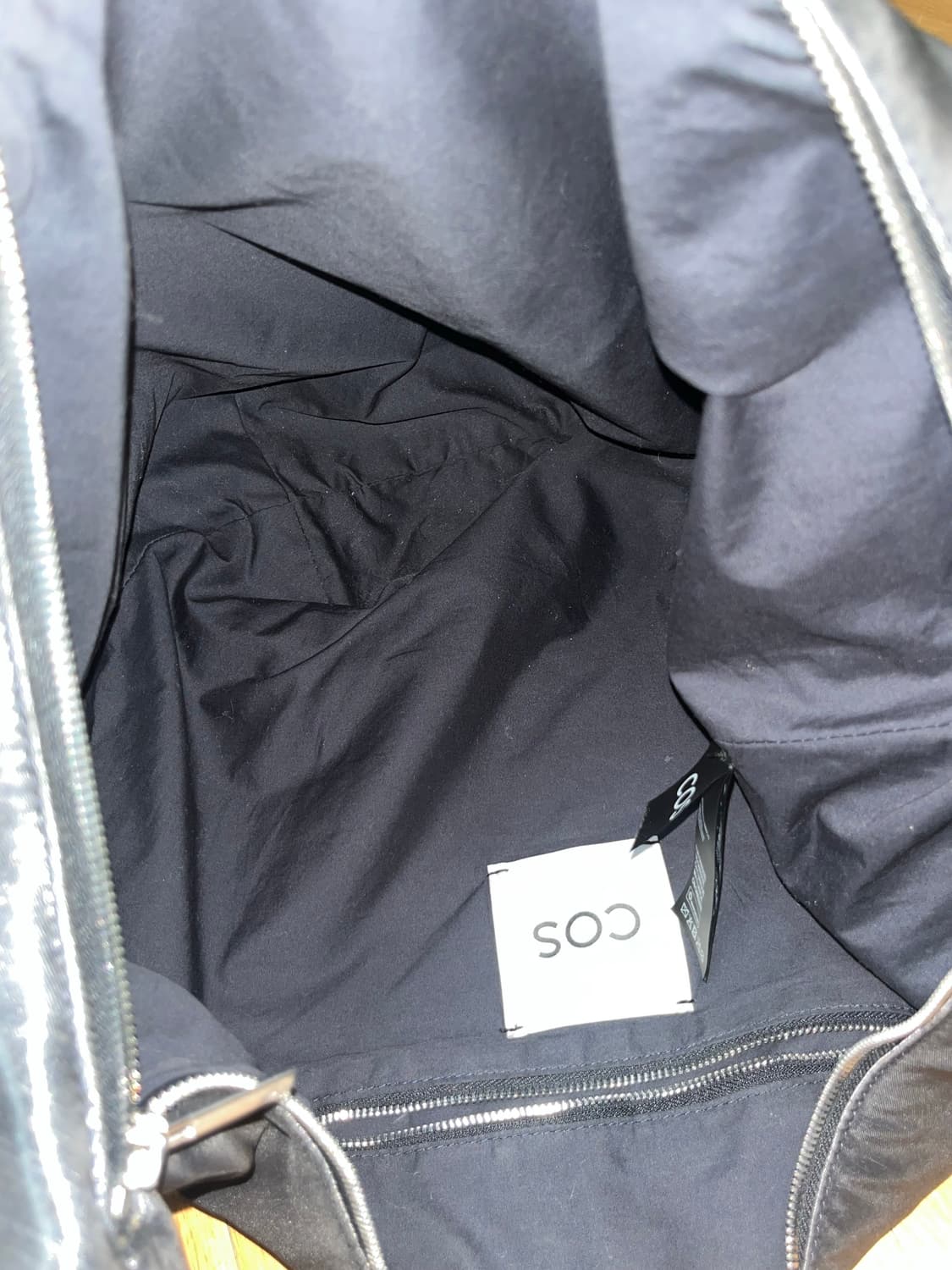 Cos 코스 하이 샤인 크로스바디 백 네이비 상품이미지8