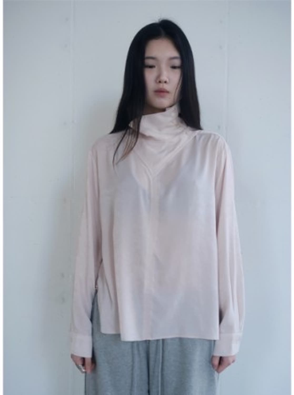 에프터먼데이 브이 버튼 하이넥 블라우스 브라운 상품이미지4