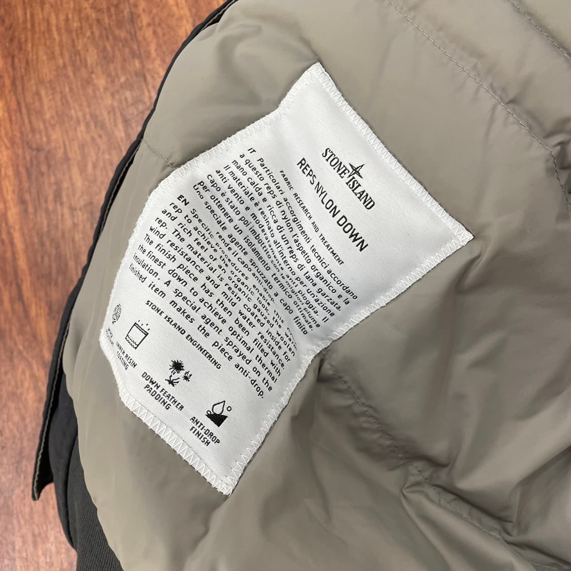 스톤아일랜드 30주년 랩스 나일론 다운 패딩 상품이미지5