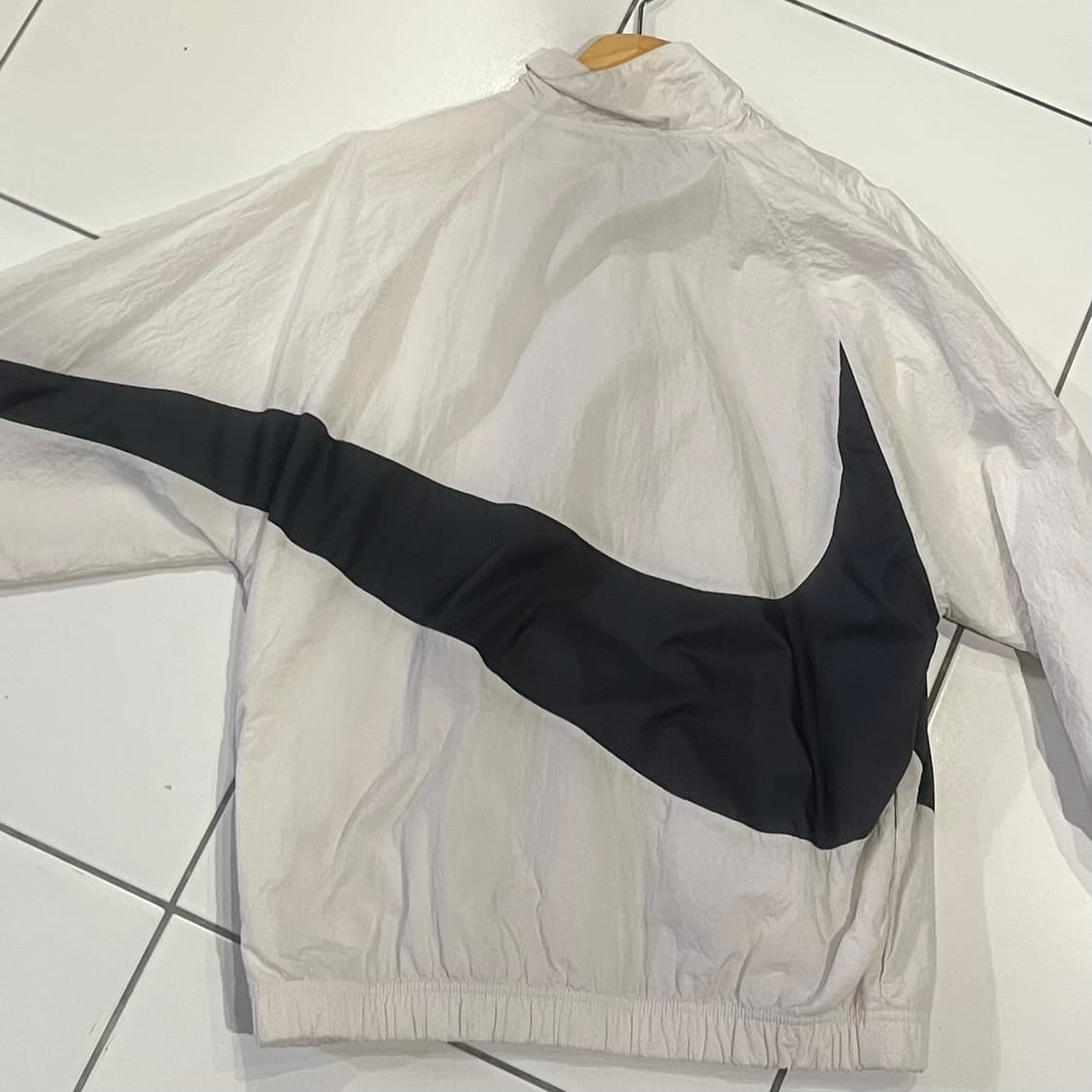 나이키 화이트 빅스우시 바람막이 상품이미지3