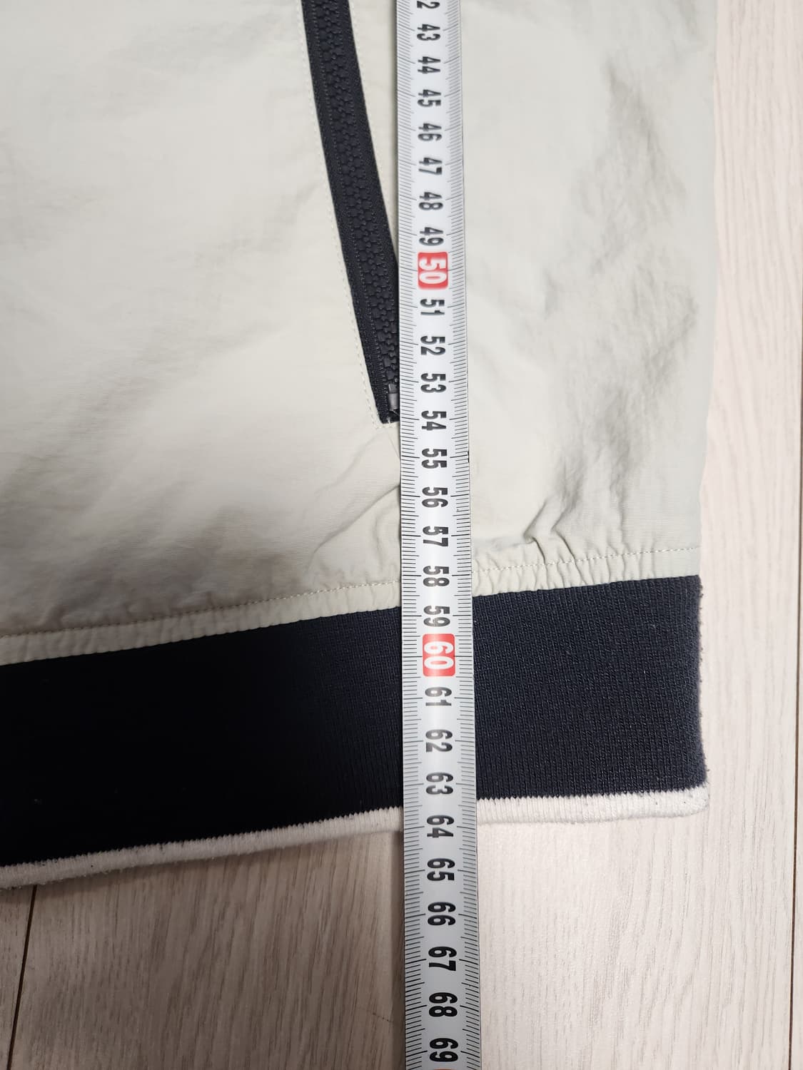 타미힐피거 바람막이 자켓 사이즈100(L)

시보리쪽 약간의 보폴 빼곤 상품이미지3