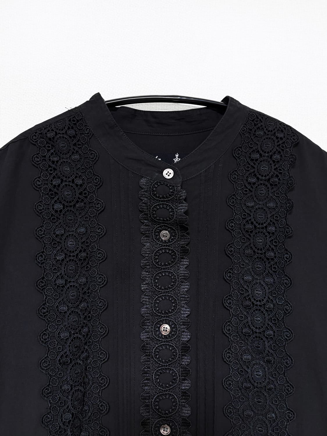 Lace Detail Volume Sleeve Shirt – Black 상품이미지5
