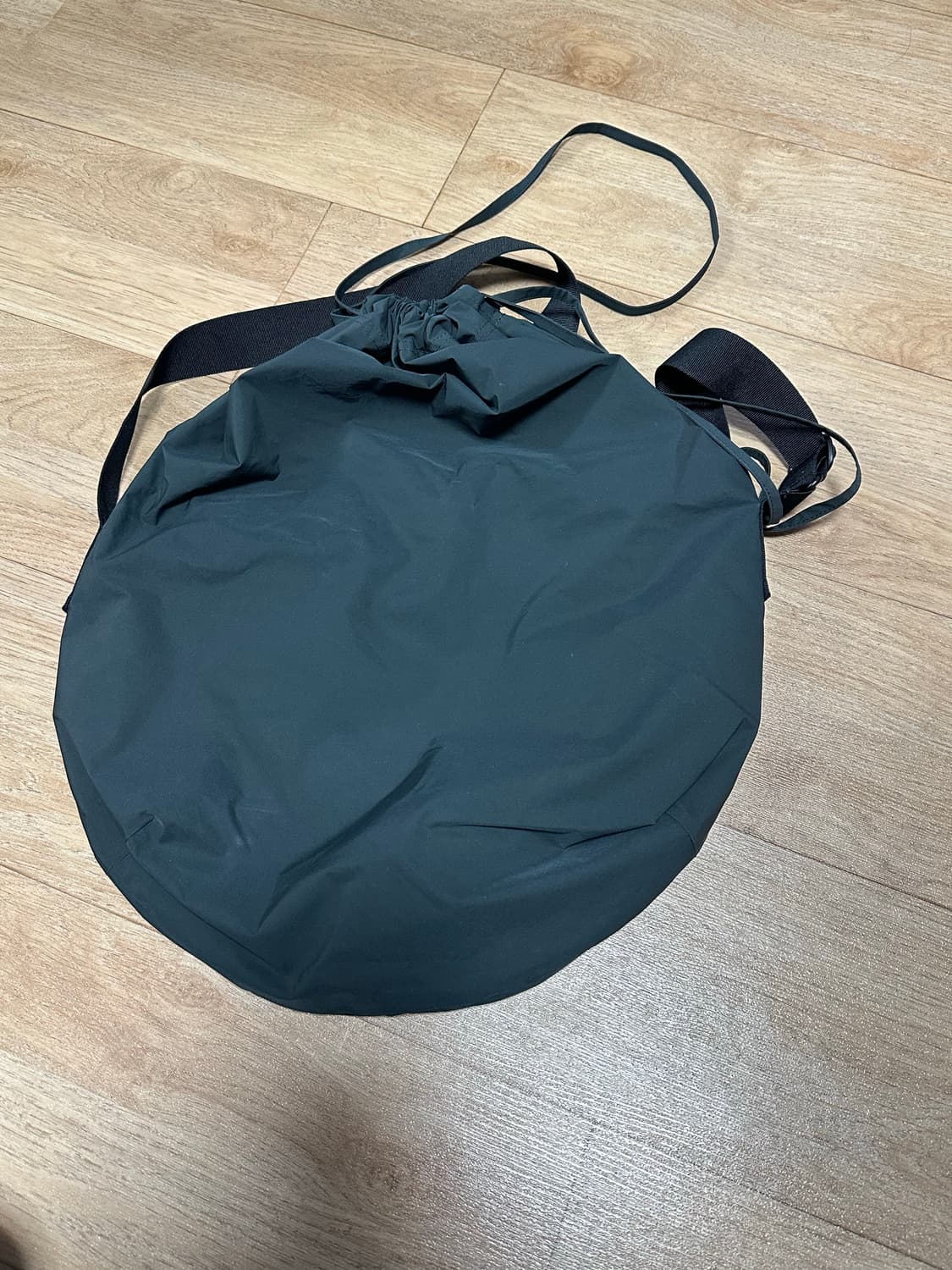 유니클로 U 드로우스트링 숄더백 블랙 상품이미지7