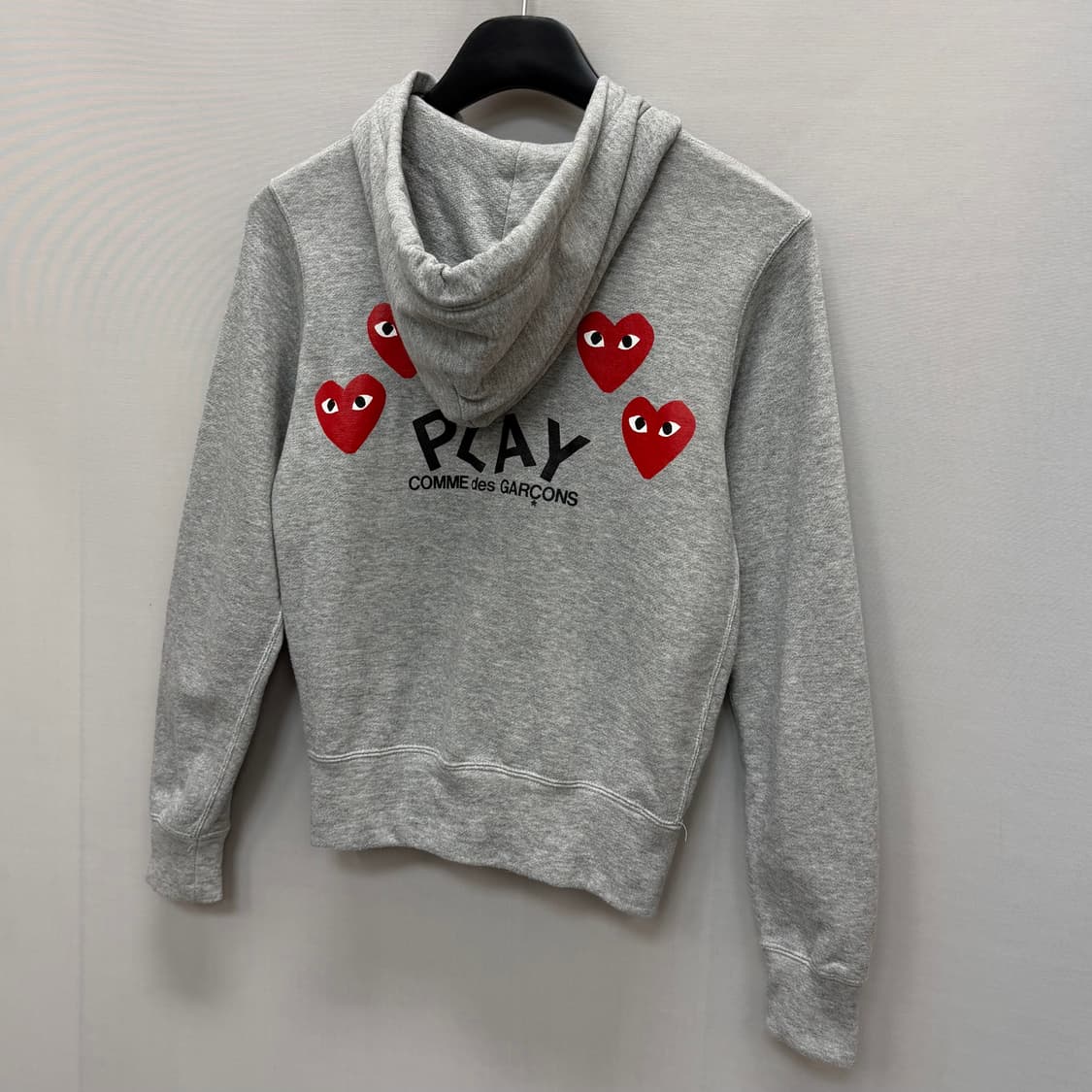 꼼데가르송 레드 와펜 백프린팅 후드 집업 (44) 상품이미지3