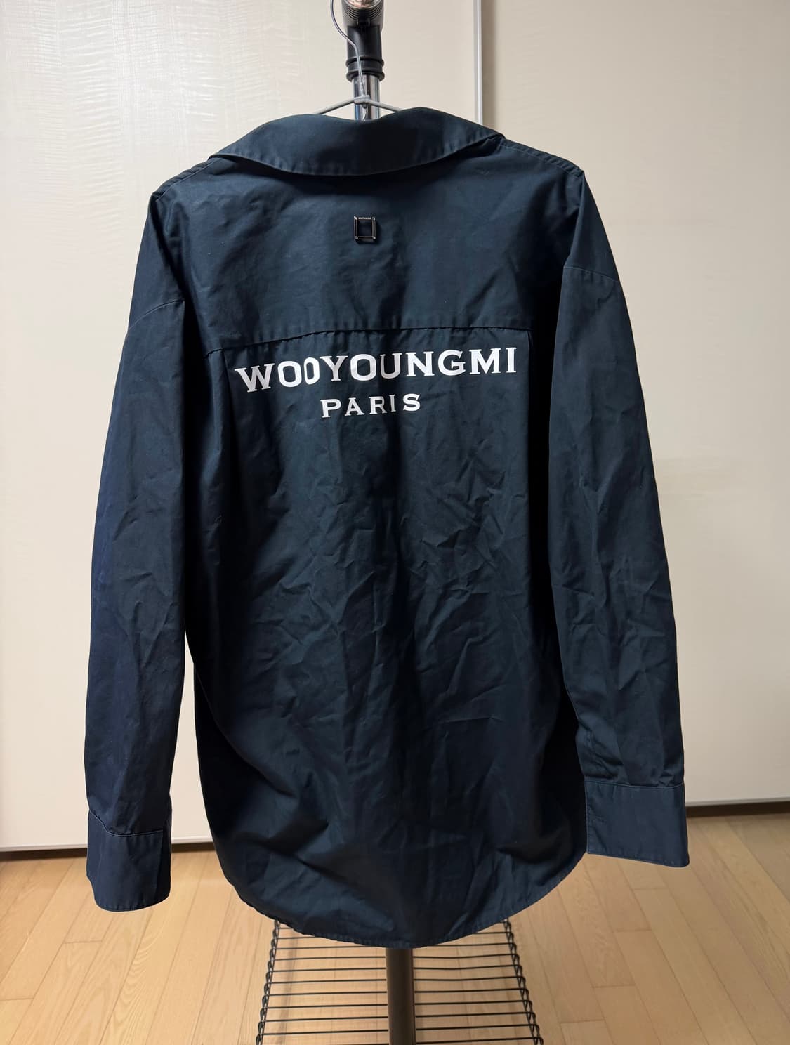 우영미 백로고 셔츠 상품이미지1