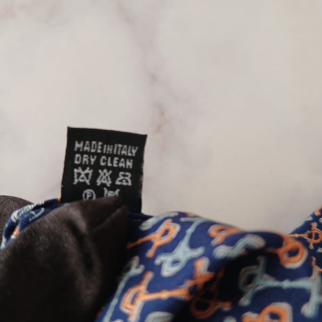 아이그너 실크 네이비 로고 패턴 넥타이 9.6cm A+등급 A19076
 상품이미지9