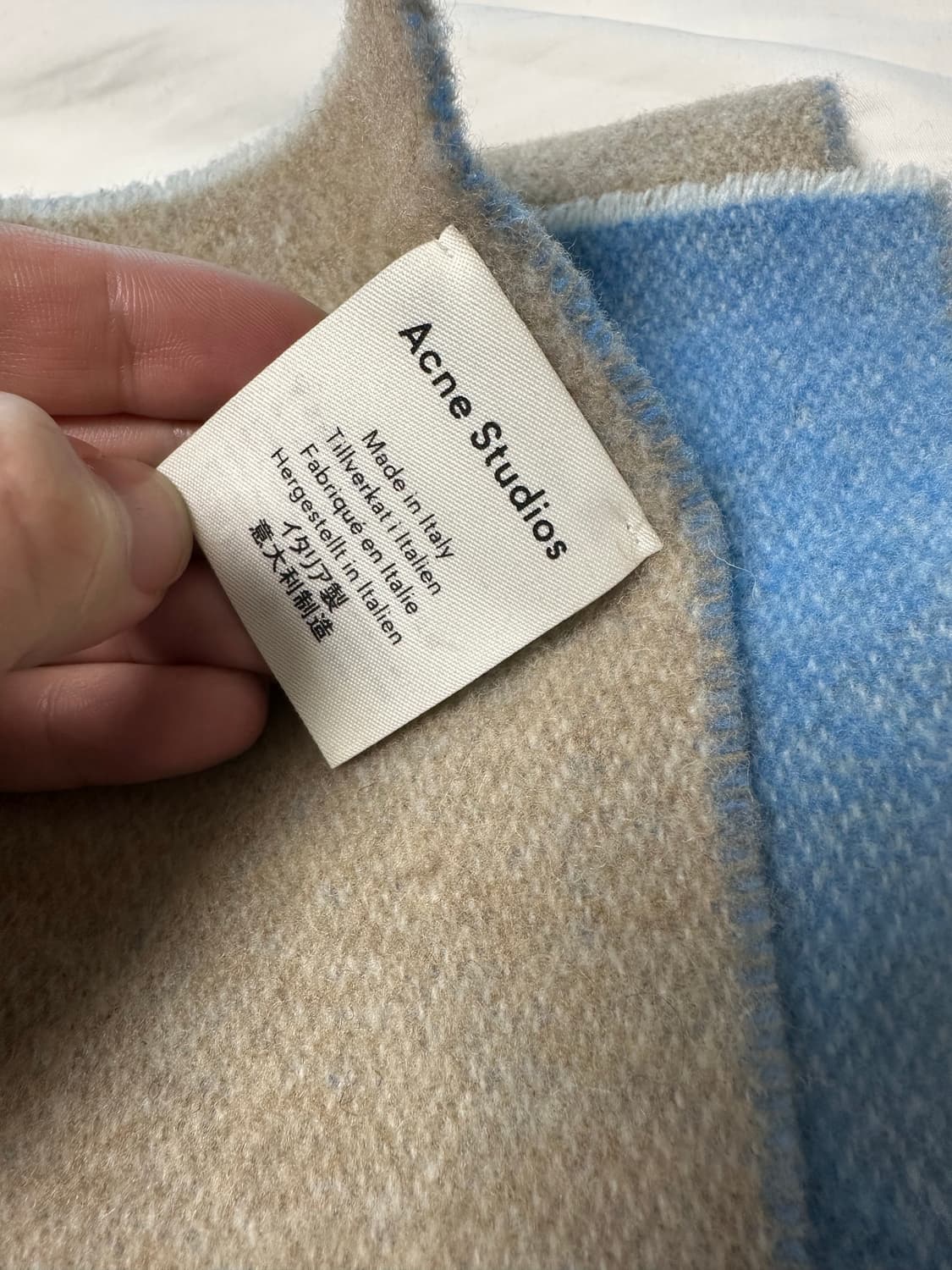 아크네스튜디오 목도리 팝니다 상품이미지4