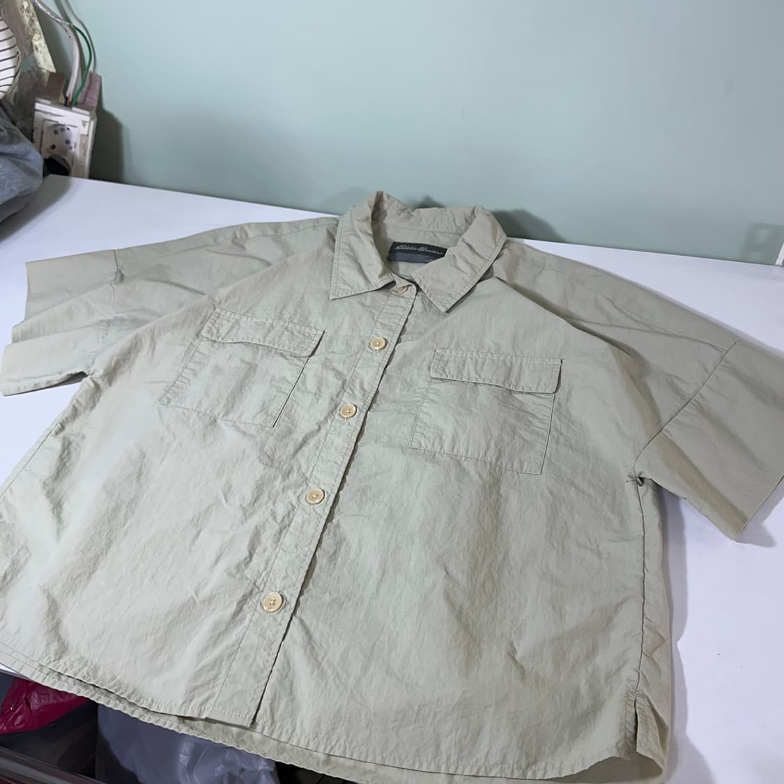 우먼L 에디바우어 파스텔베이지 투포켓 나일론 반팔셔츠 상품이미지3