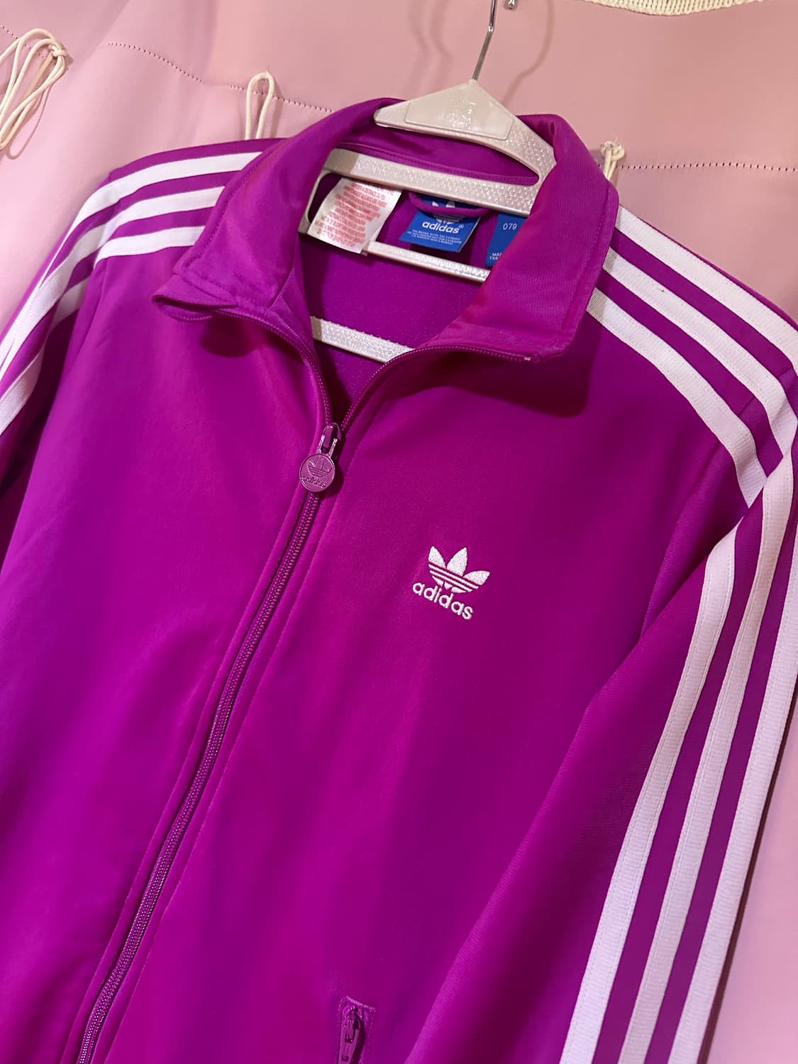 아디다스져지 뒤에 왕불꽃 아디다스파이어버드 트랙탑 집업 상품이미지3