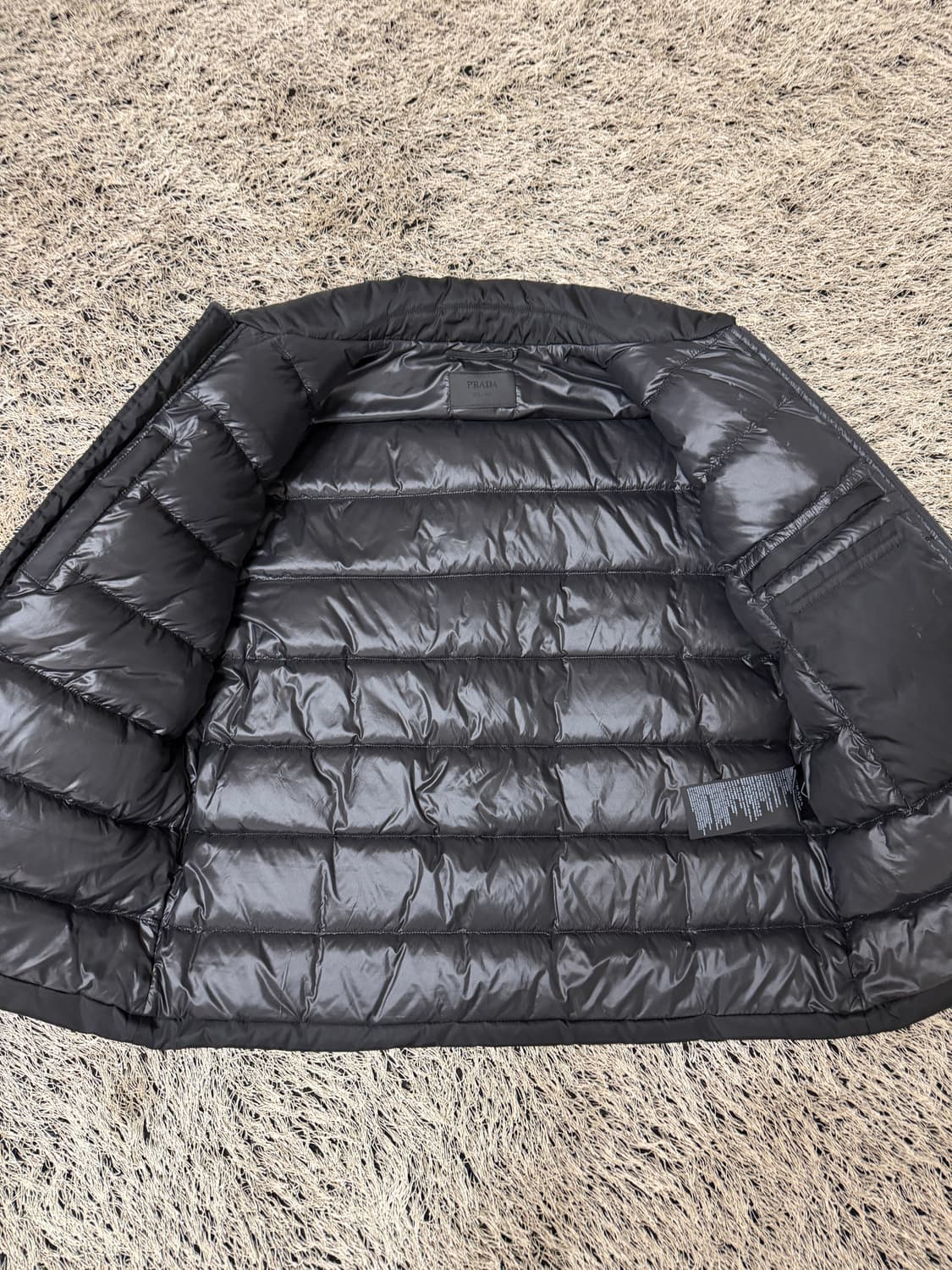 정품 프라다 24FW 리나일론 패딩 상품이미지2