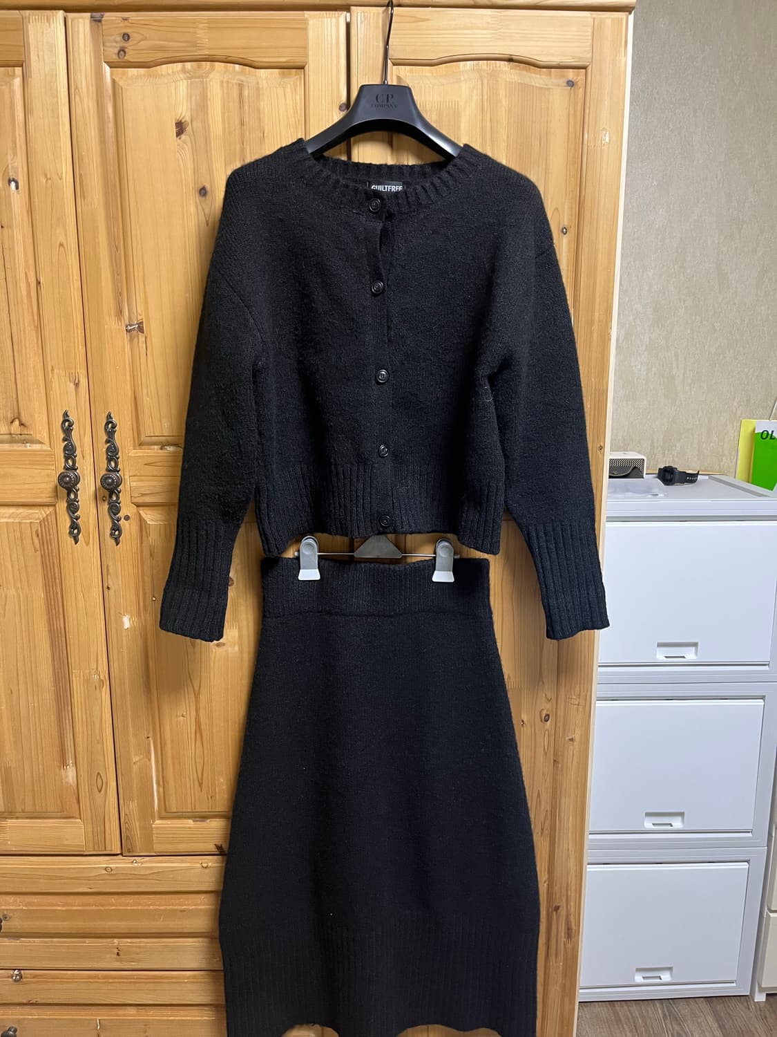 GUILTFREE 길트프리 니트 가디건 치마 셋업 상품이미지1